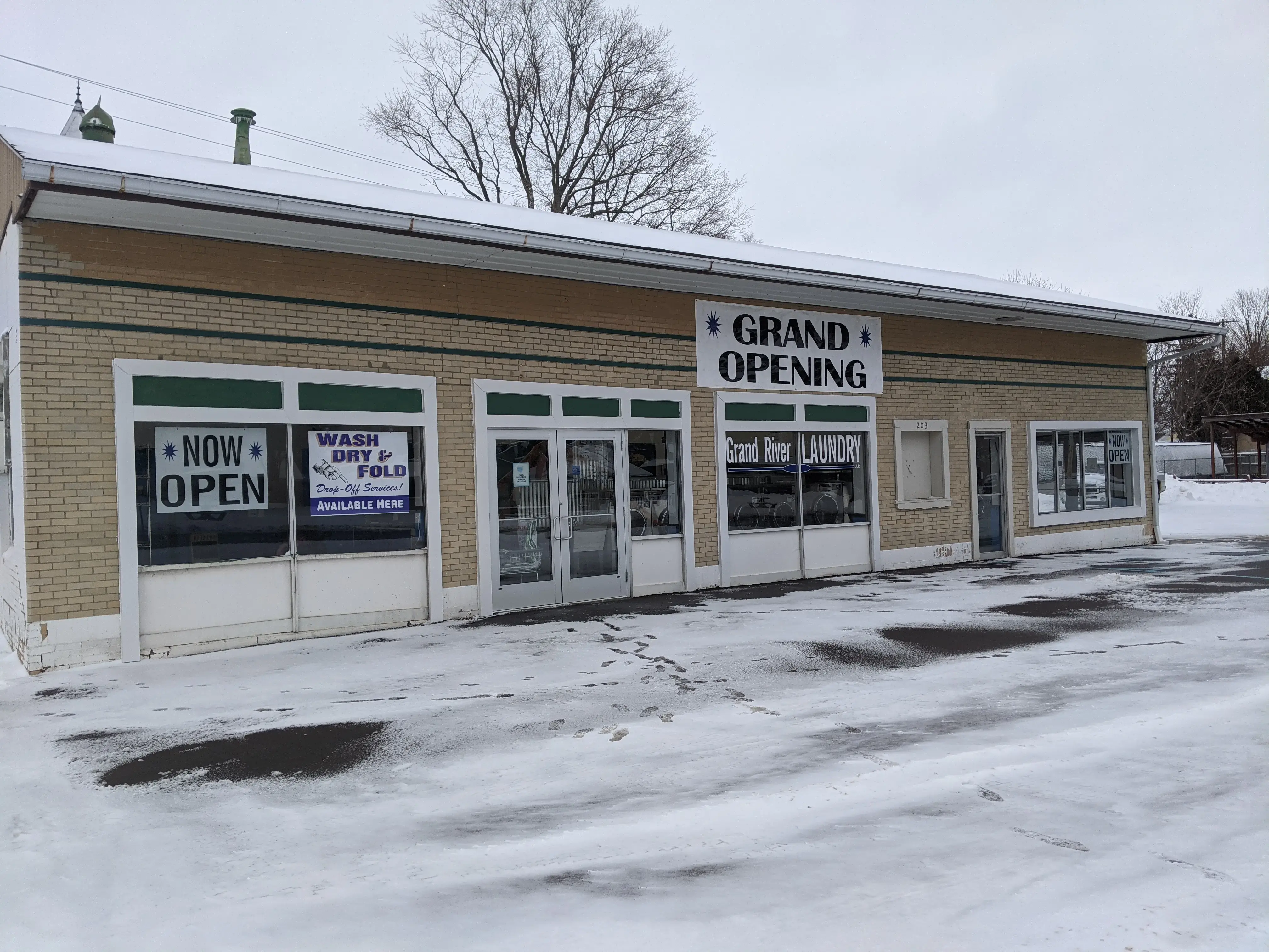 Grand River Laundry thumbnail 17