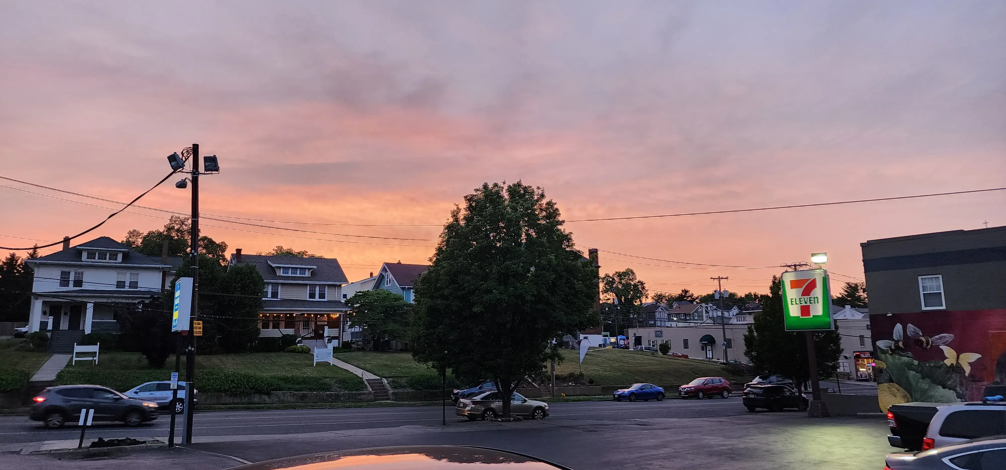 Grandin Road Laundromat - Image 14