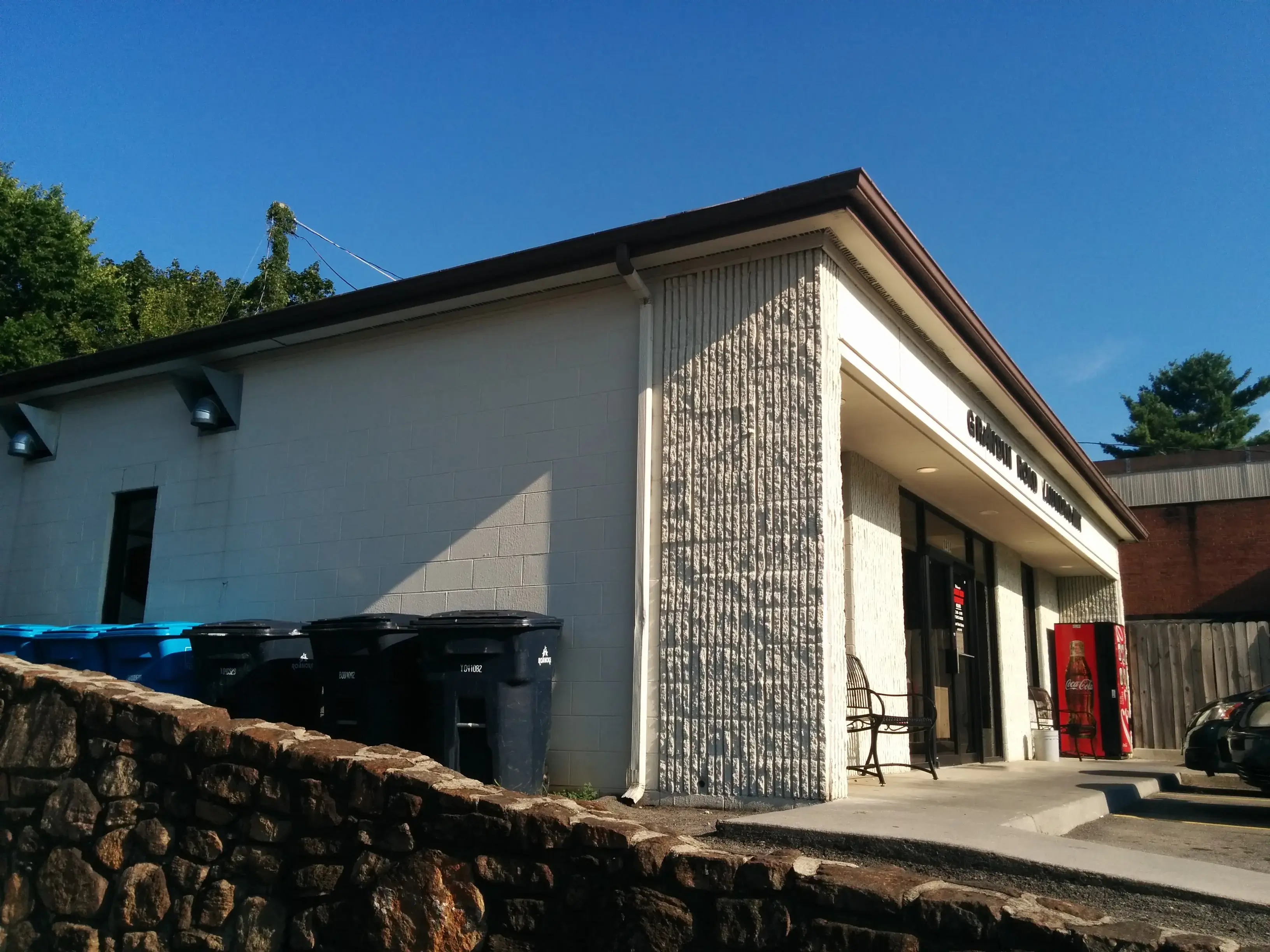 Grandin Road Laundromat thumbnail 12