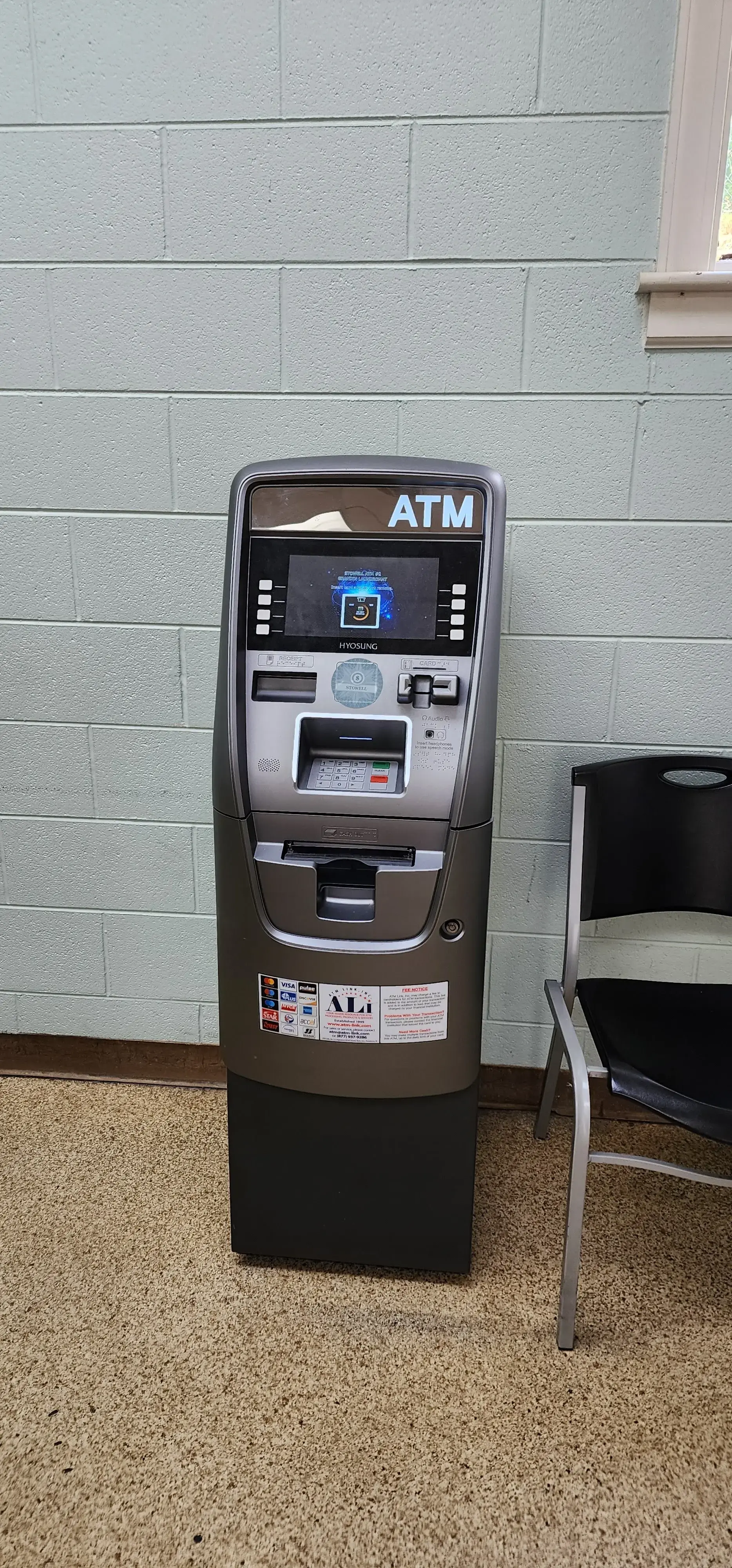 Grandin Road Laundromat - Image 19