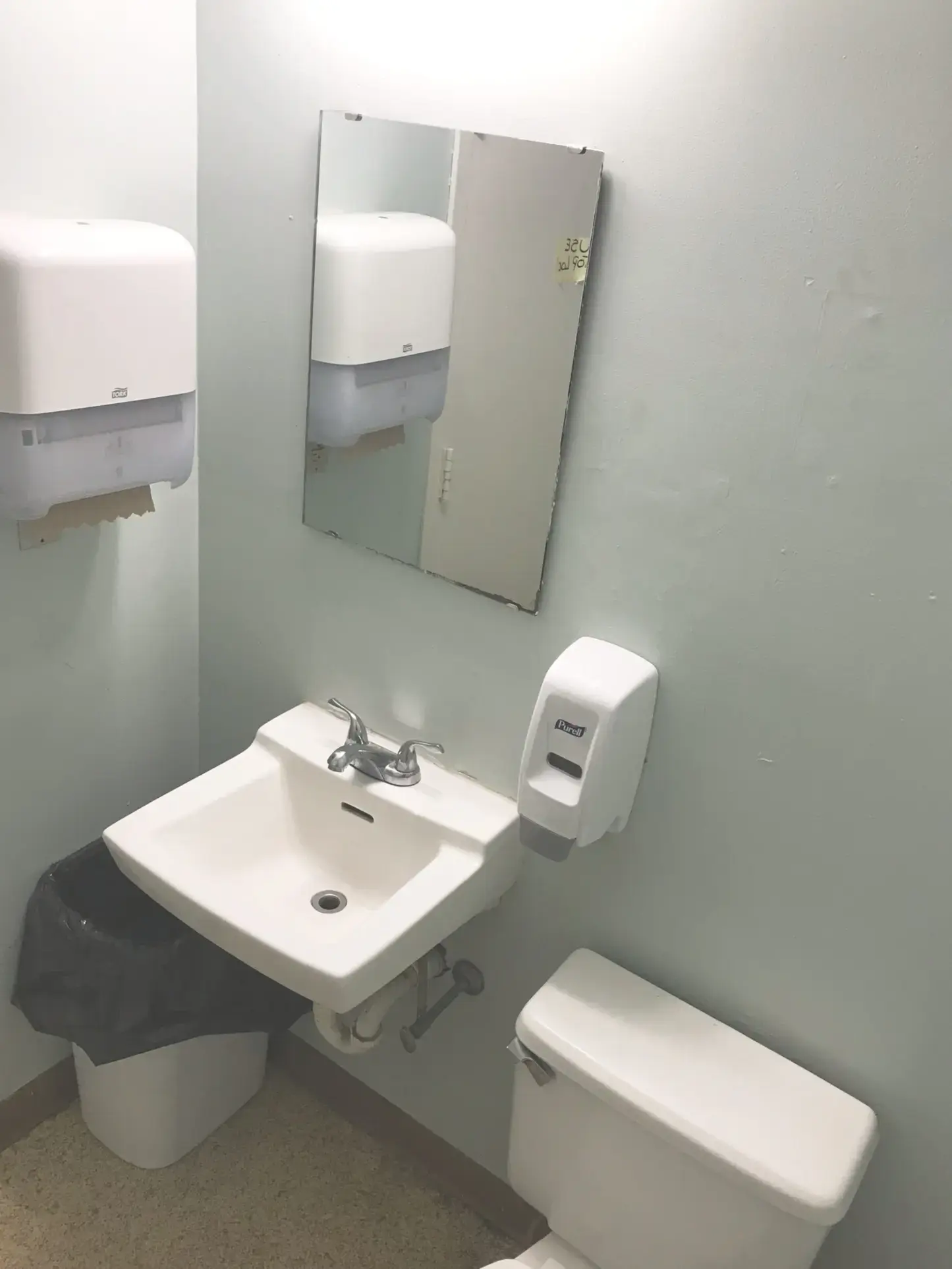 Grandin Road Laundromat - Image 6