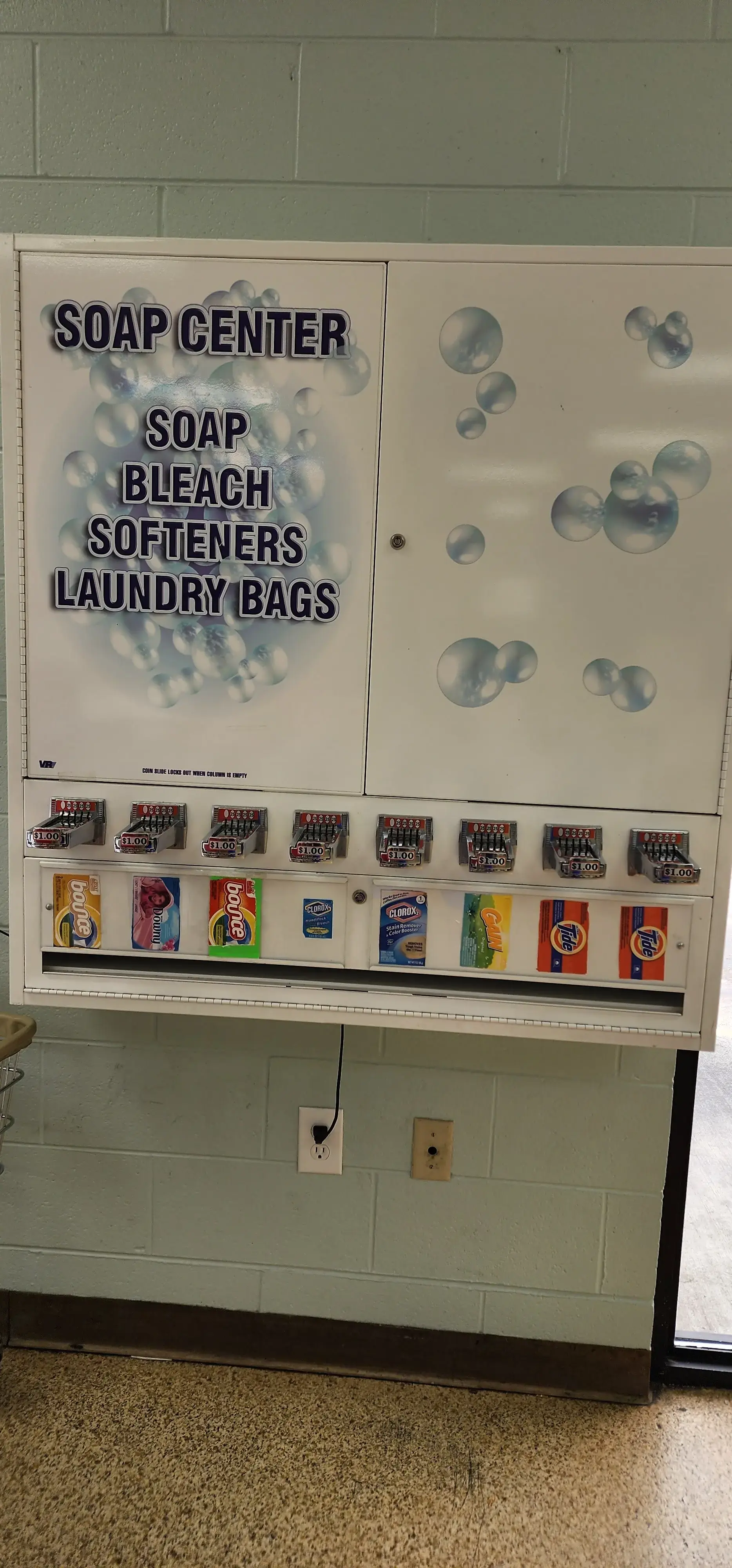 Grandin Road Laundromat - Image 11