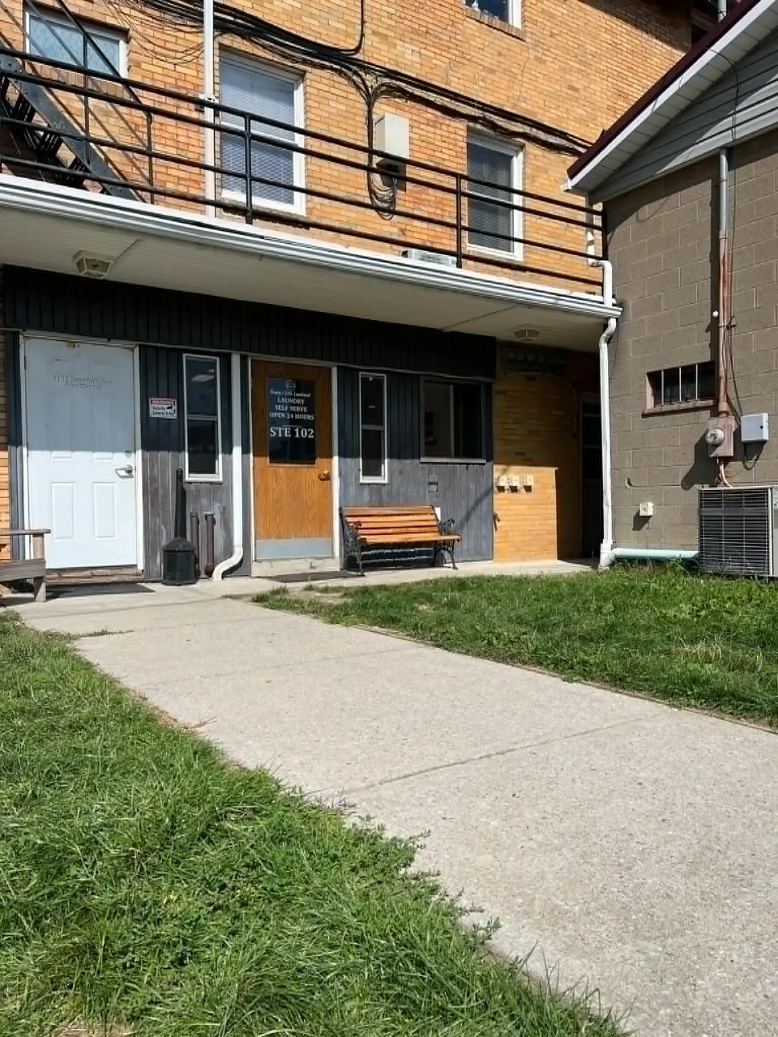 Granny's Little Laundromat - Image 2