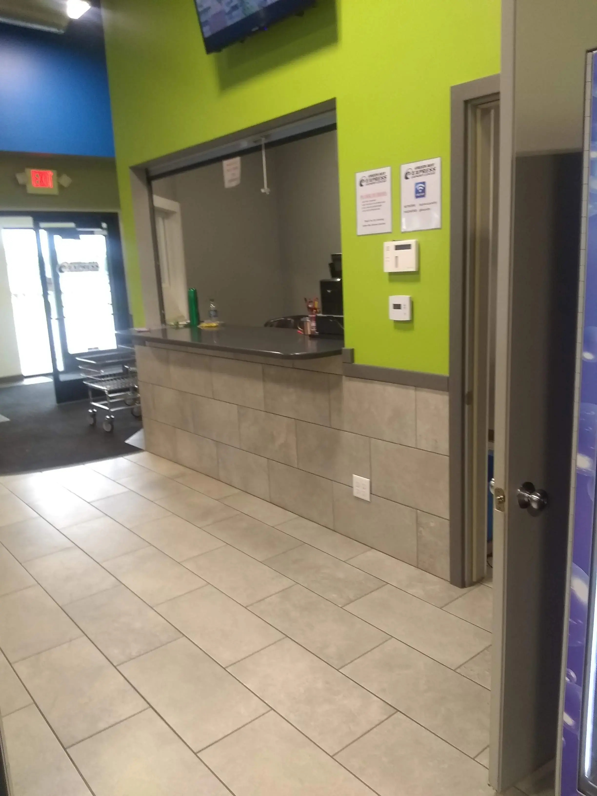 Green Bay Express Laundromat Laundry Center - Image 10