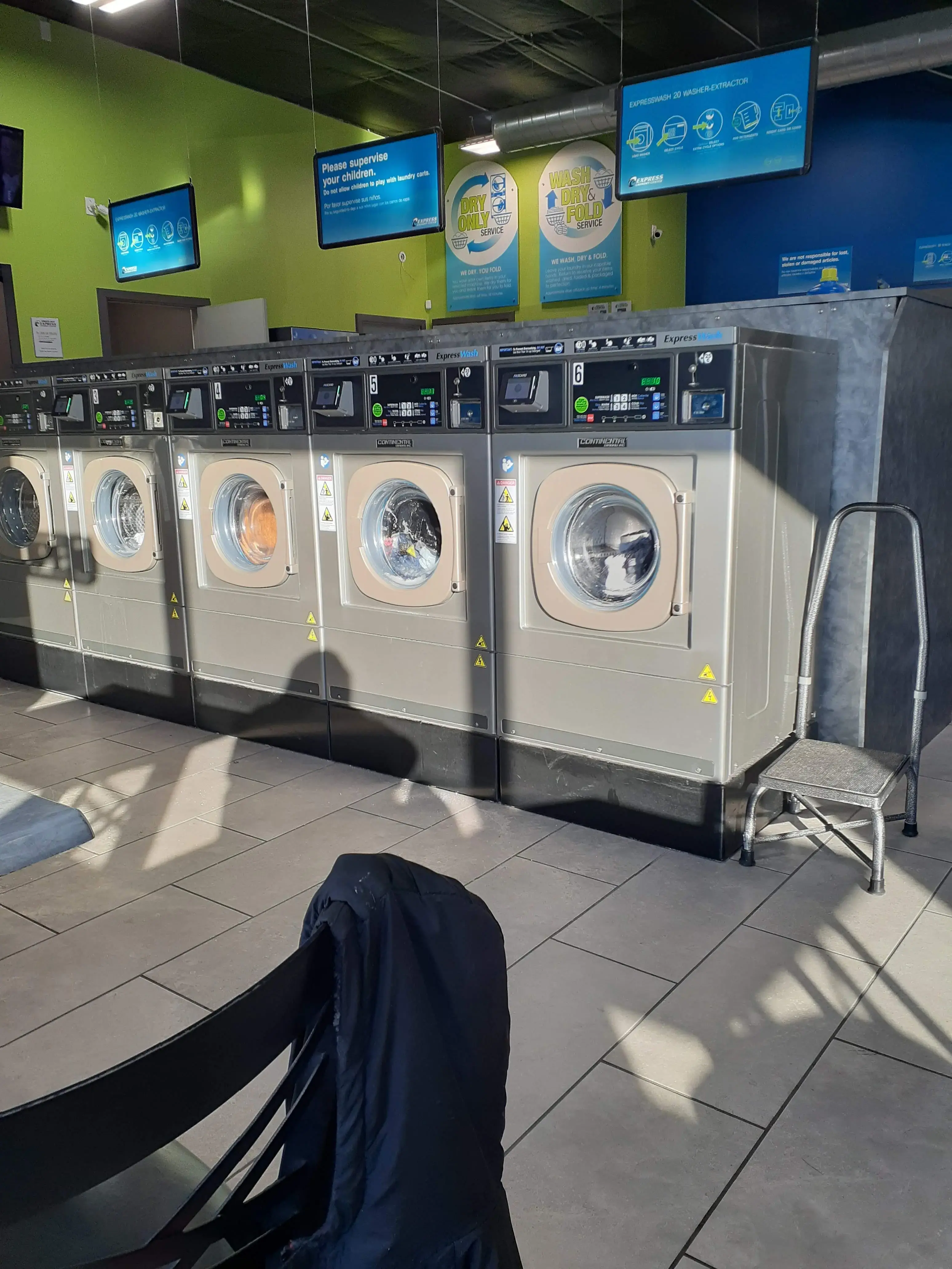 Green Bay Express Laundromat Laundry Center thumbnail 17