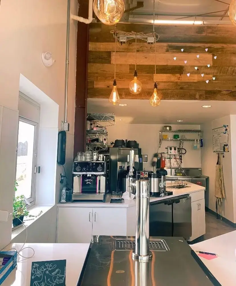 Green Laundry Lounge - Image 17