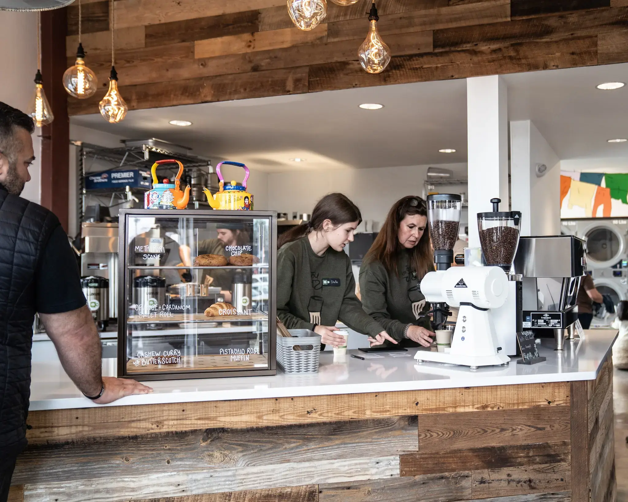 Green Laundry Lounge - Image 3