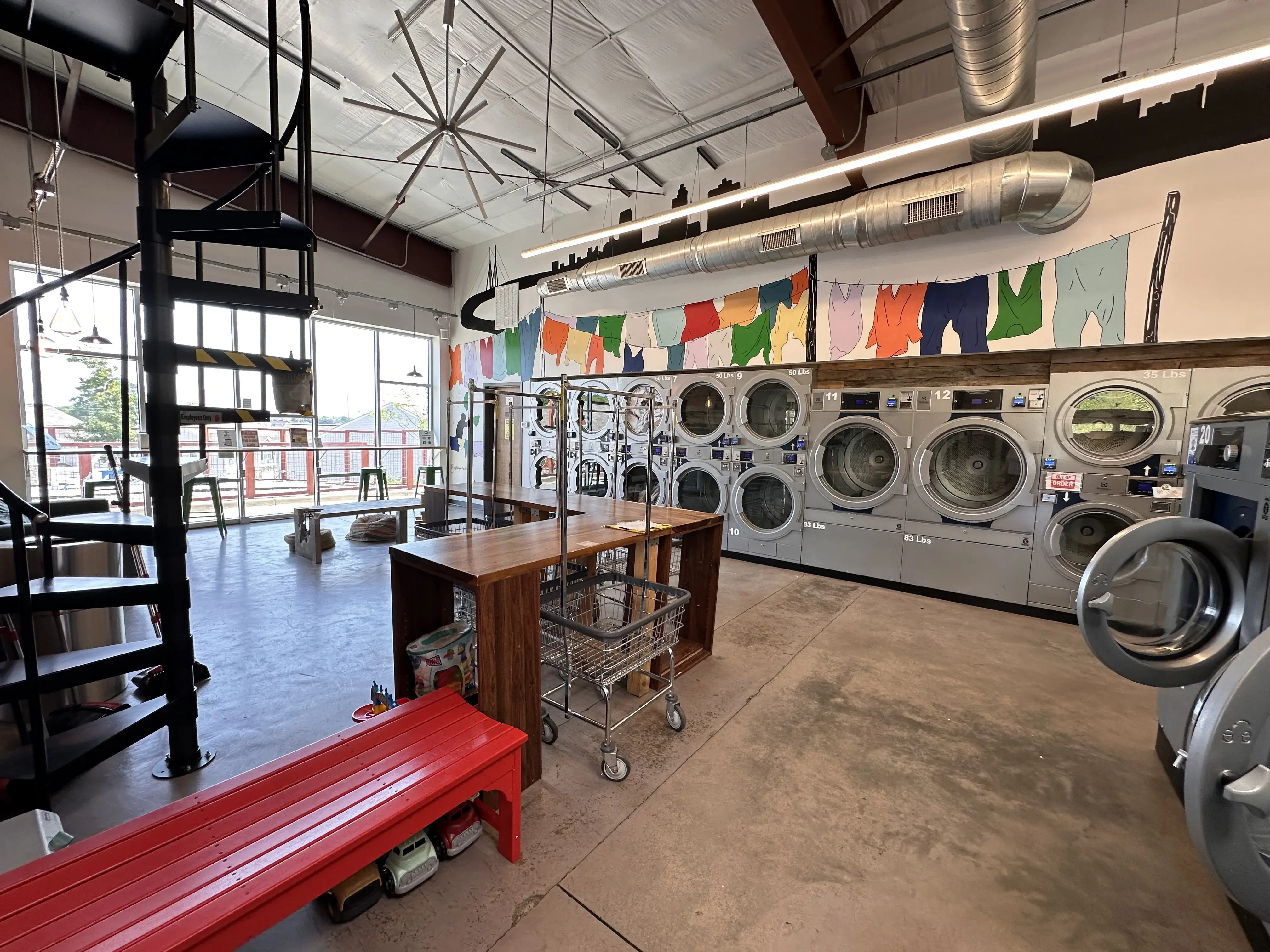 Green Laundry Lounge thumbnail 1