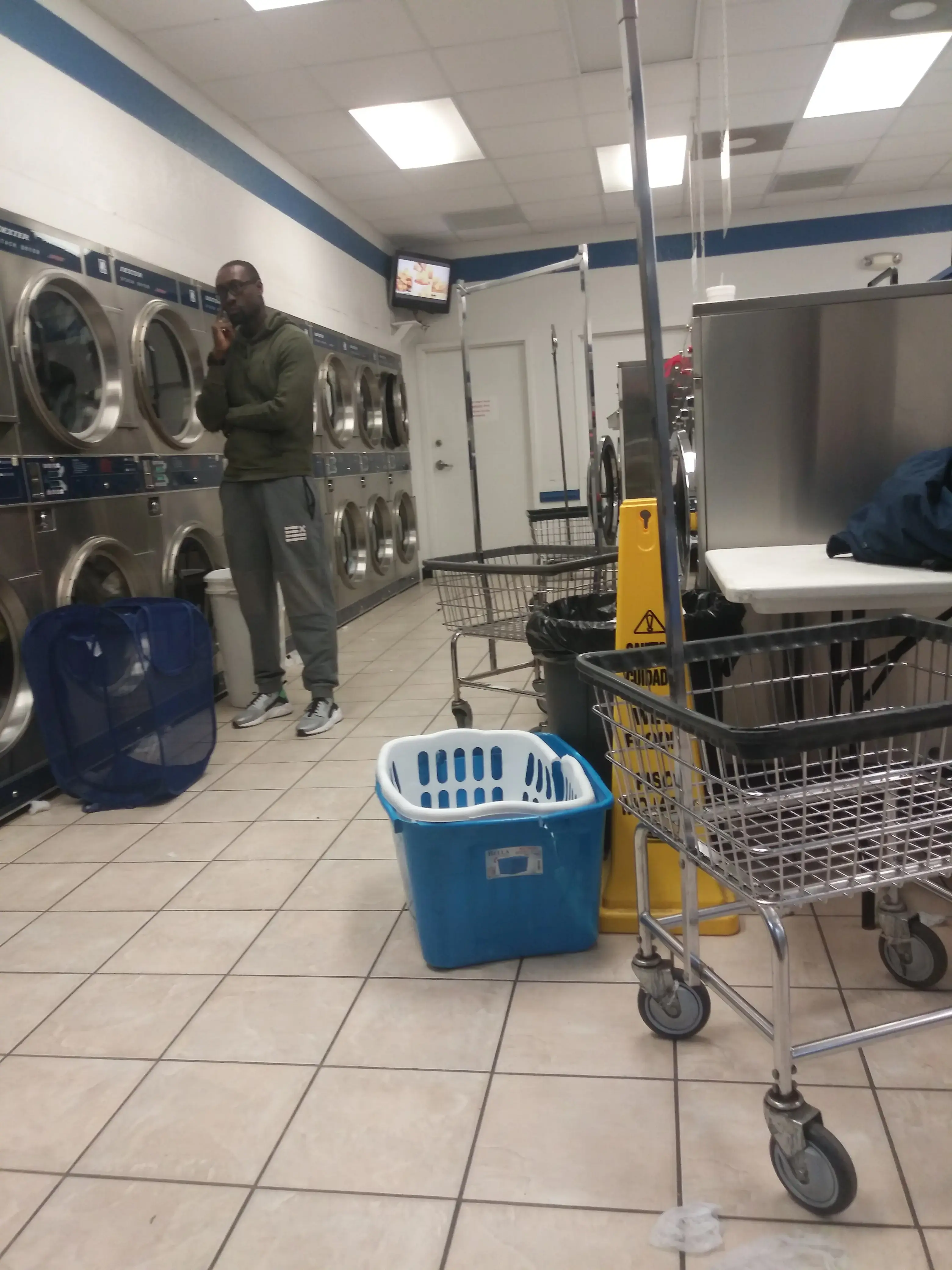 Green Plaza Coin Laundry thumbnail 2