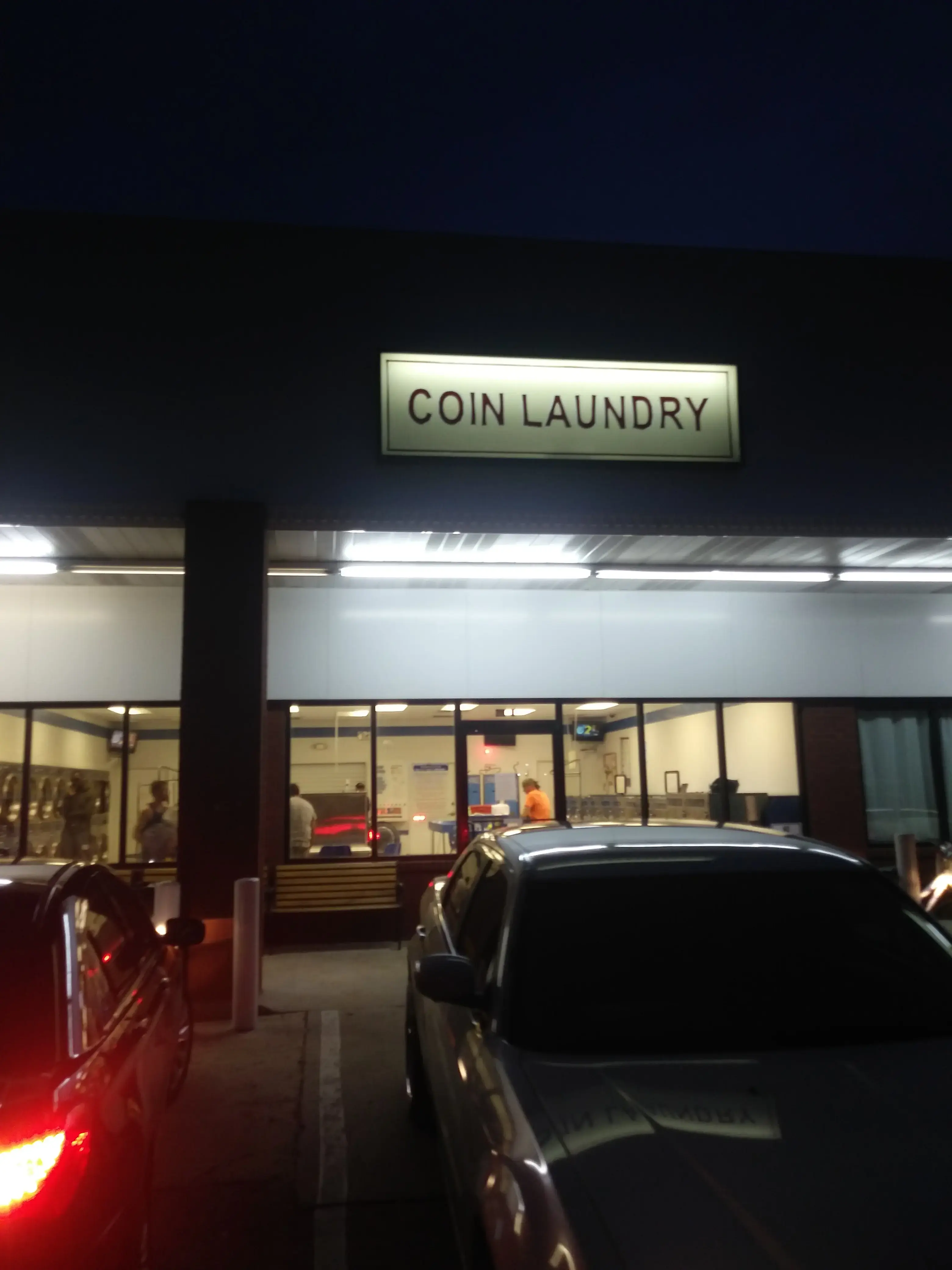 Green Plaza Coin Laundry - Image 4