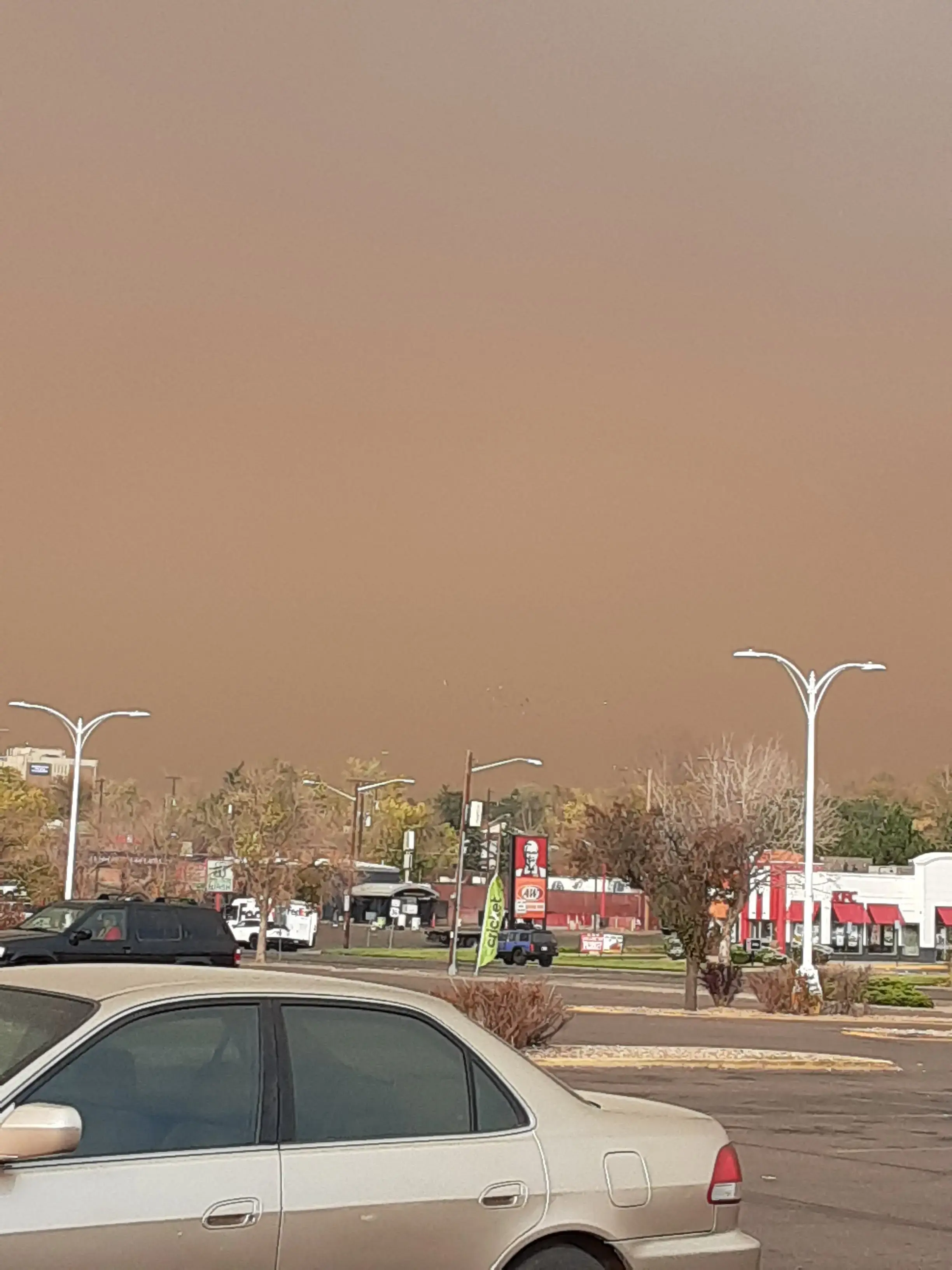 Greenbriar Coin Laundry and Wash Dry Fold Drop Off Service - Image 10