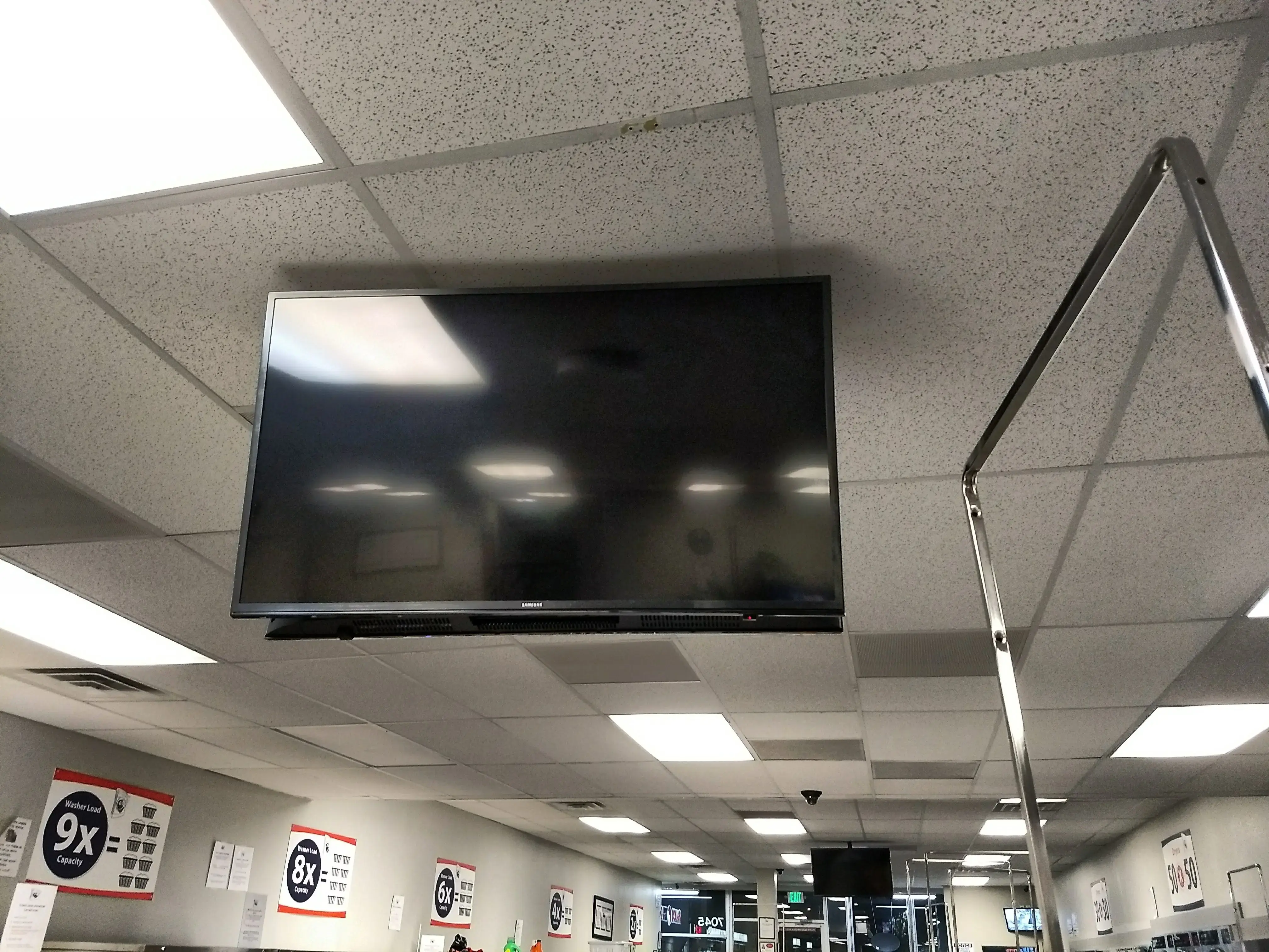 Greenbriar Coin Laundry and Wash Dry Fold Drop Off Service - Image 11