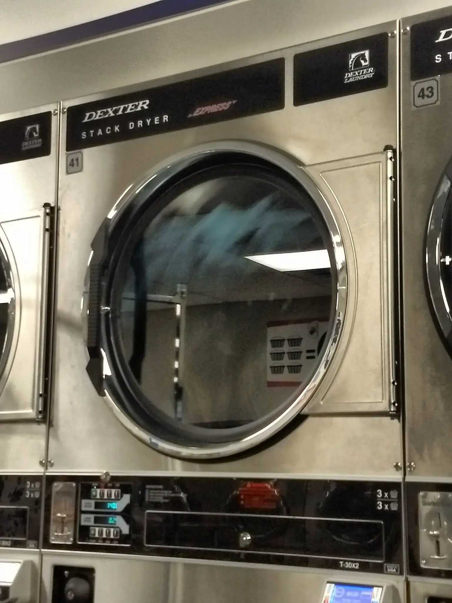 Greenbriar Coin Laundry and Wash Dry Fold Drop Off Service - Image 7