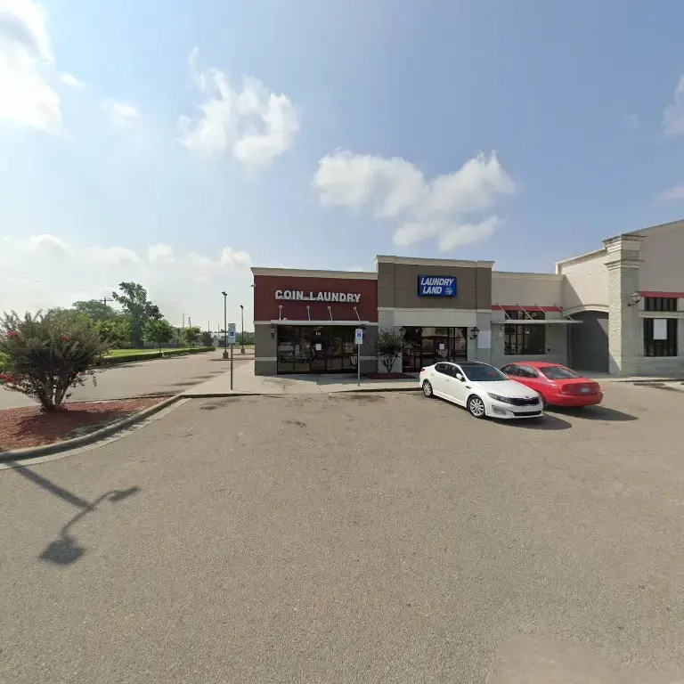 Greenville Laundry Land Laundromat - Image 11
