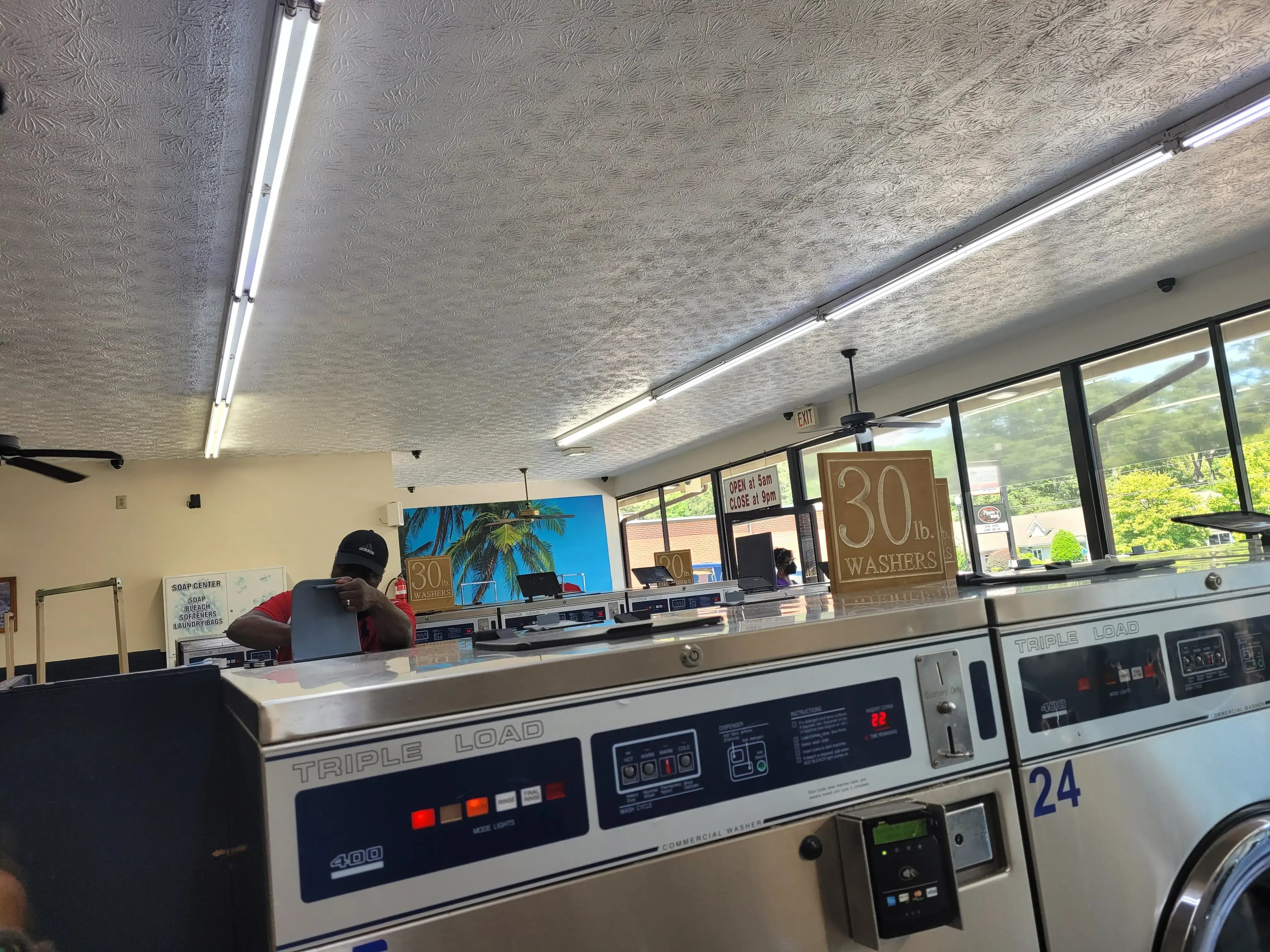 Gulf Breeze Coin Laundry - Image 10