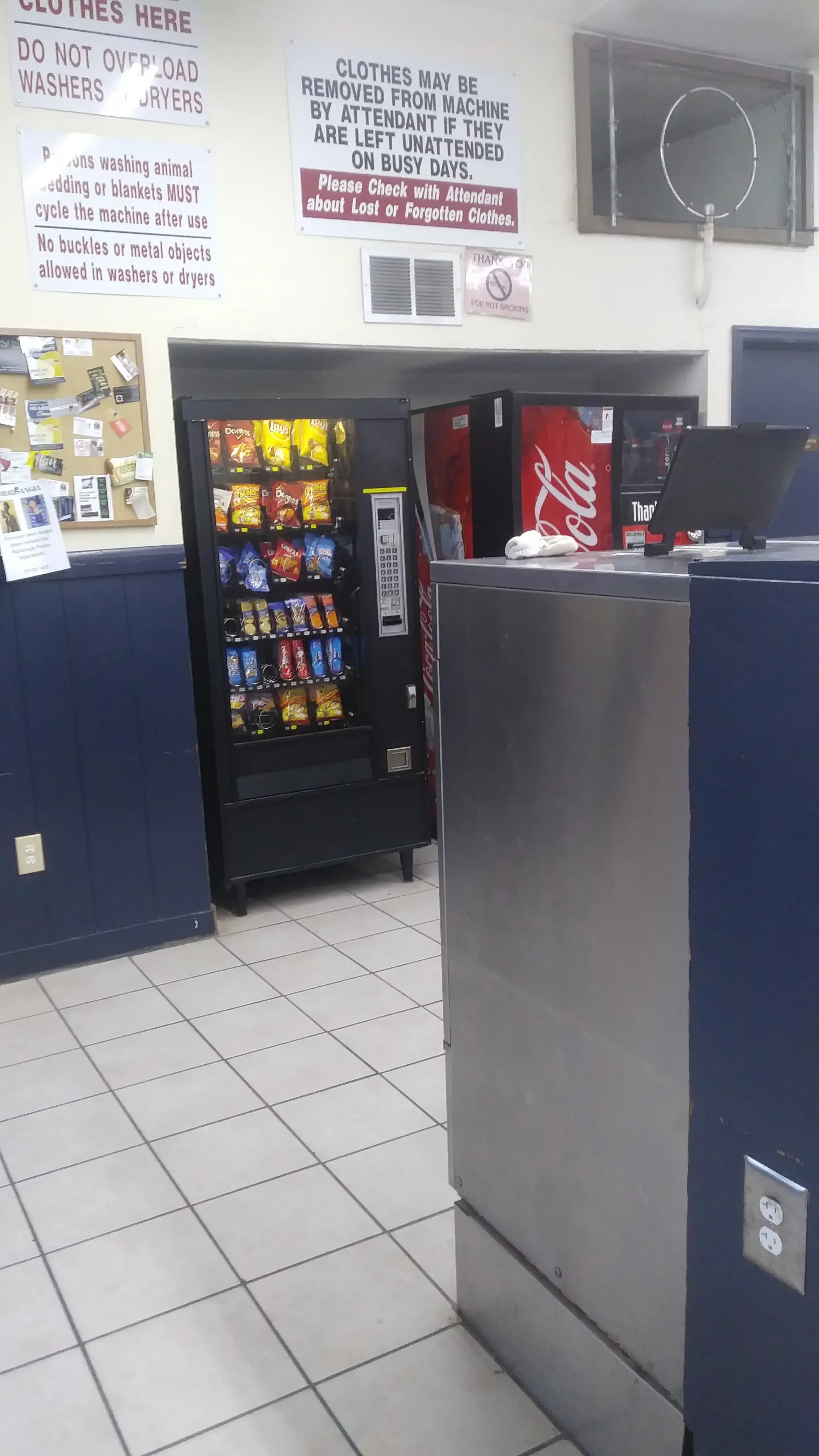 Gulf Breeze Coin Laundry - Image 9