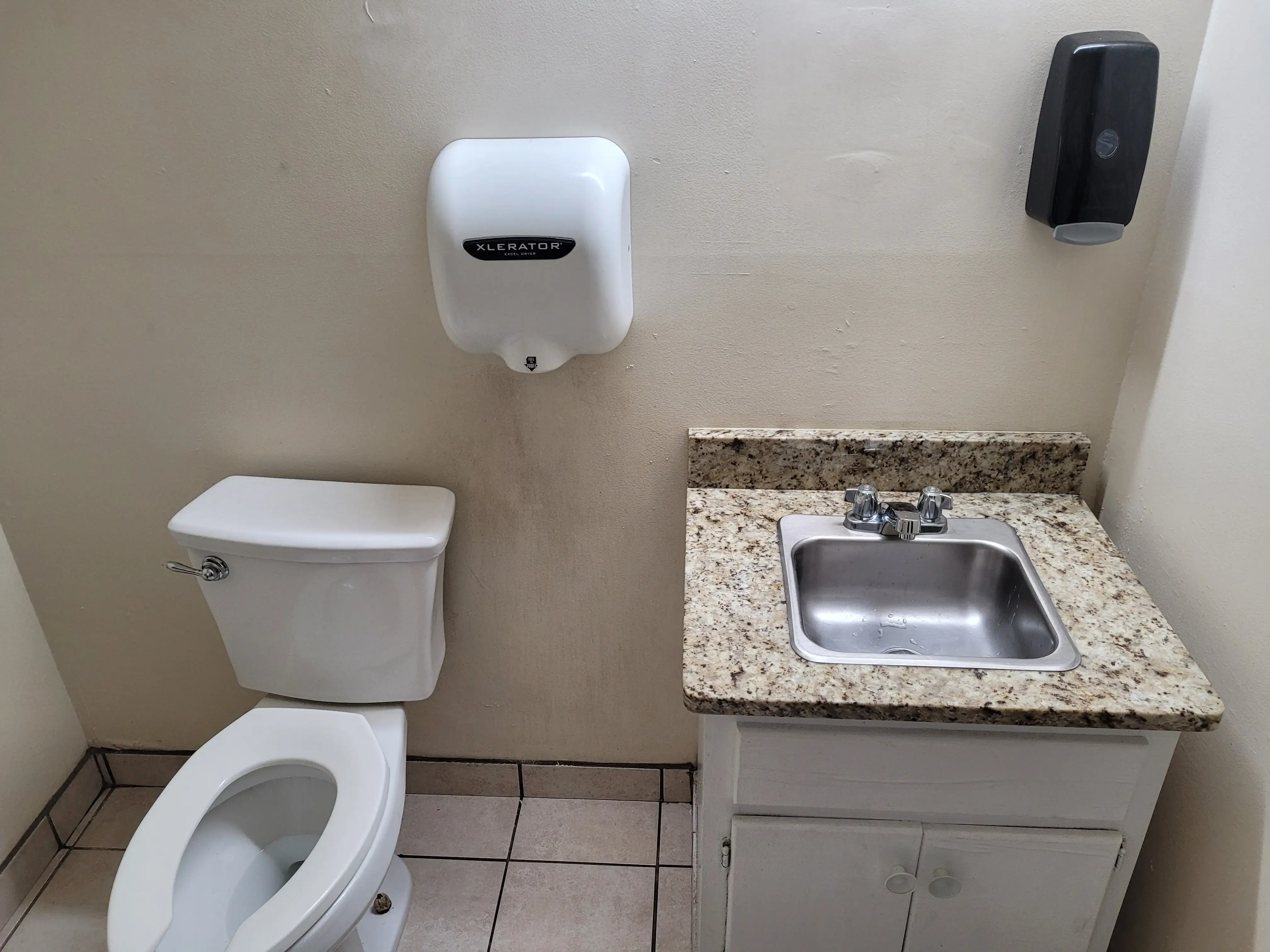 Gulf Breeze Coin Laundry - Image 19