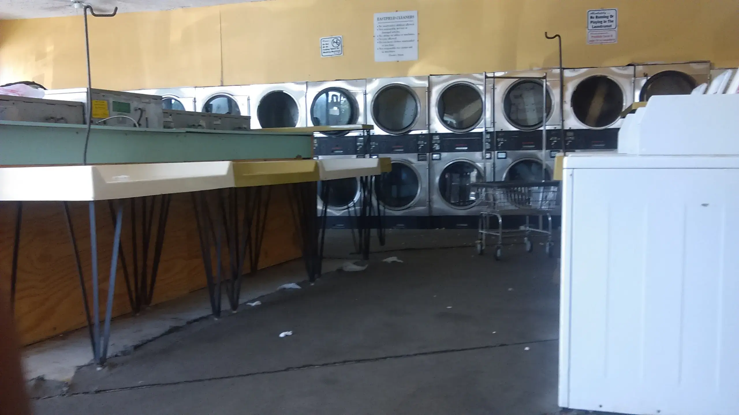 H & H Coin Laundry - Image 8