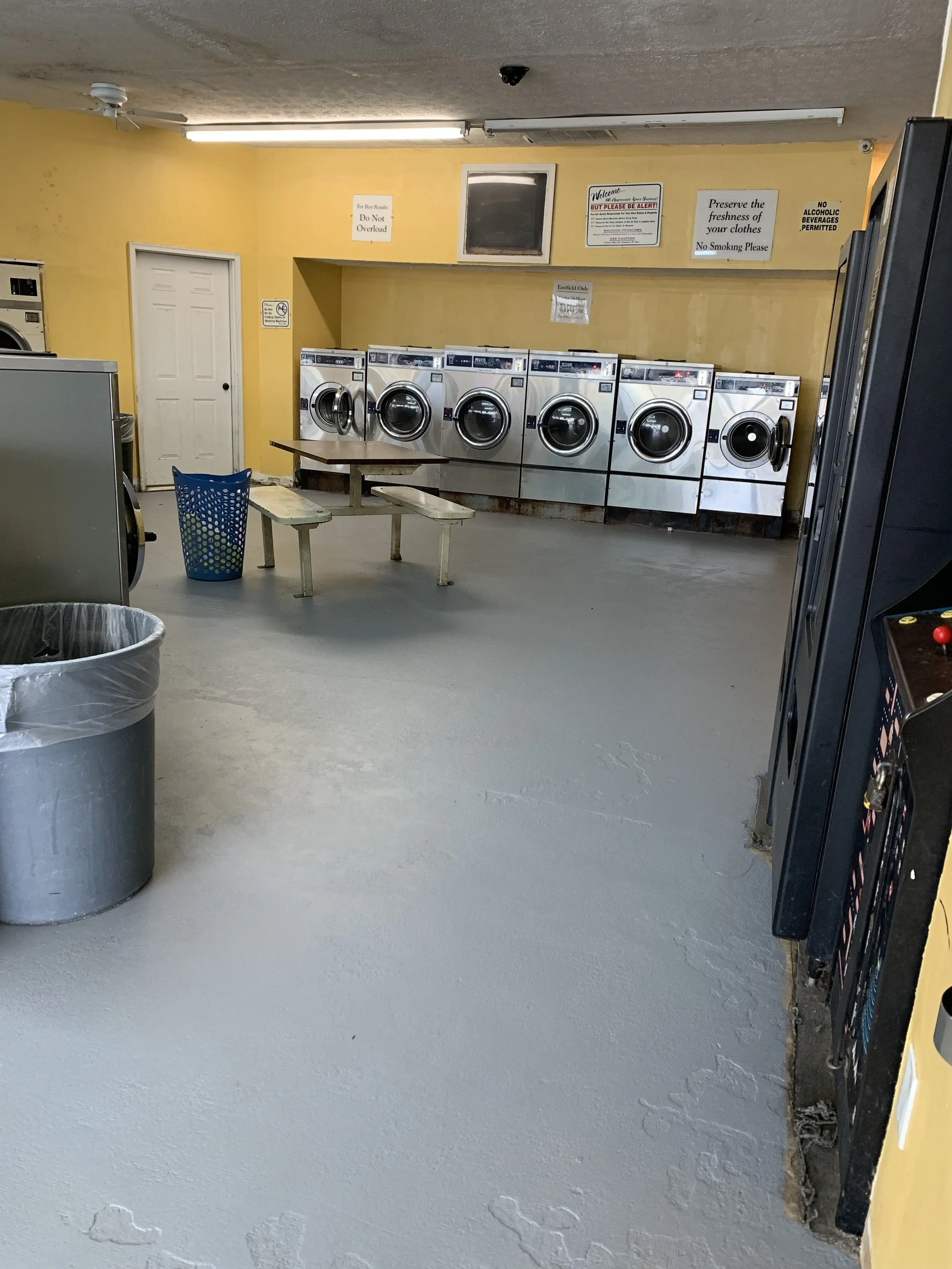 H & H Coin Laundry thumbnail 9
