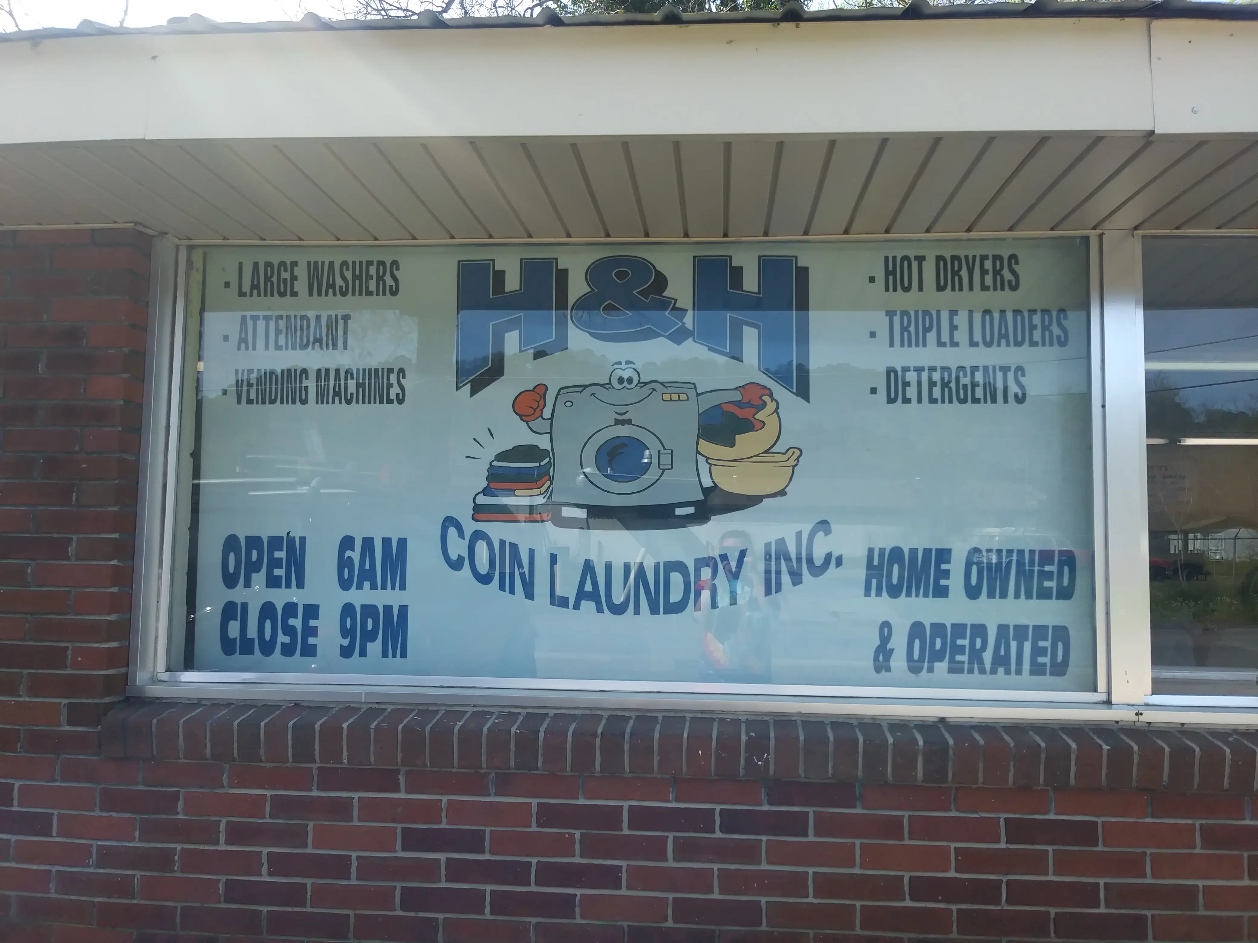 H & H Laundry Mat - Image 7