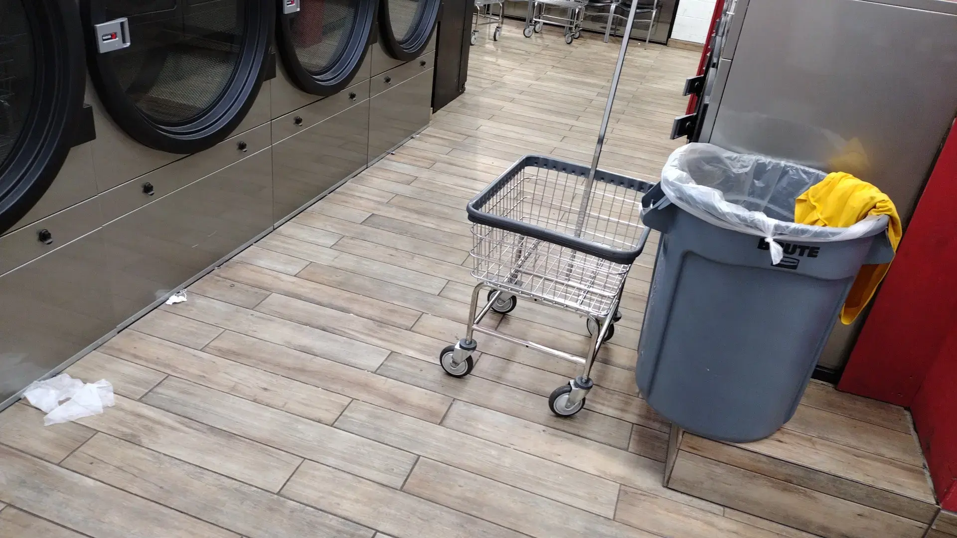 H & H Laundry Mat thumbnail 6