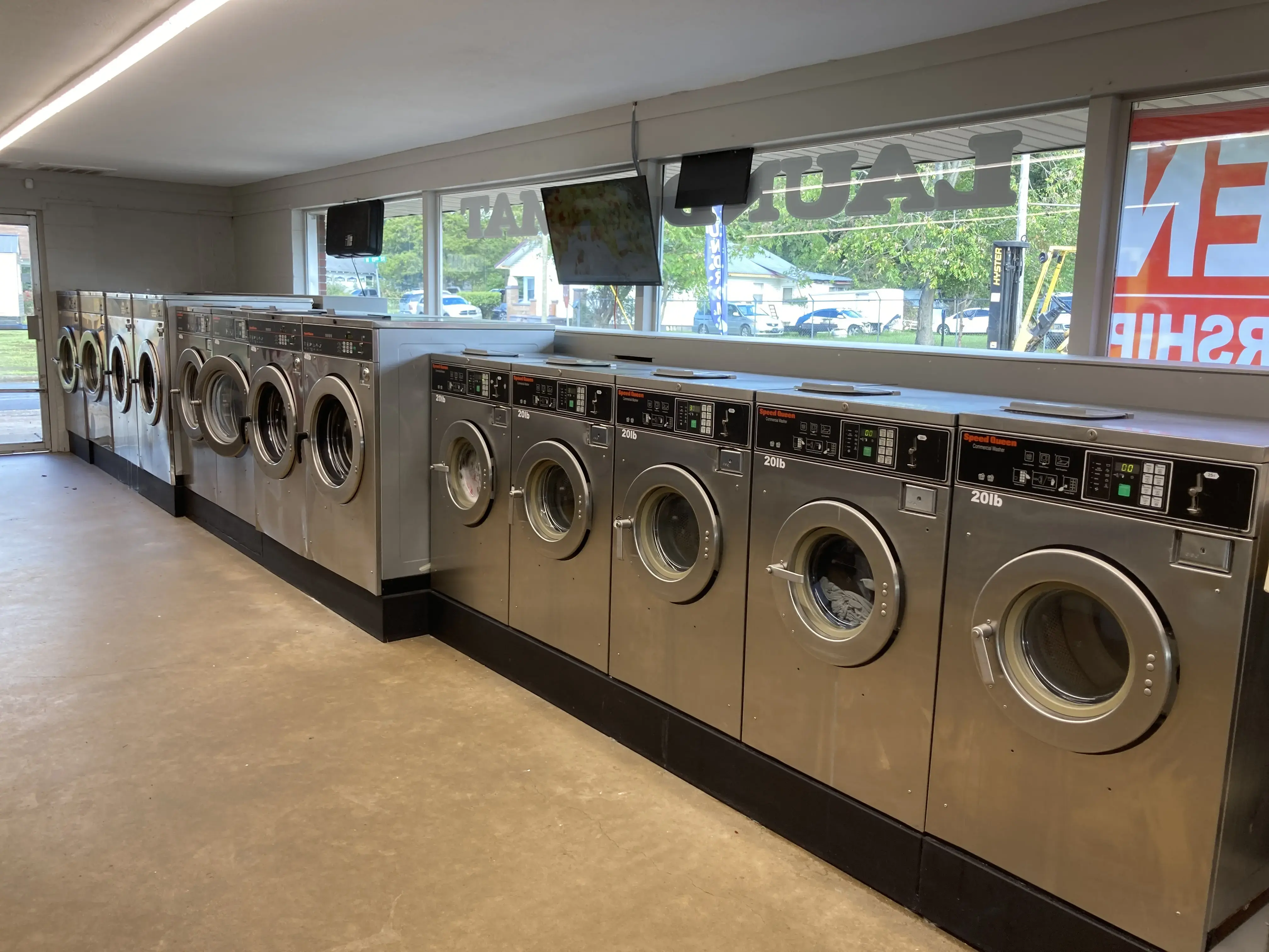 H & H Laundry Mat - Image 1