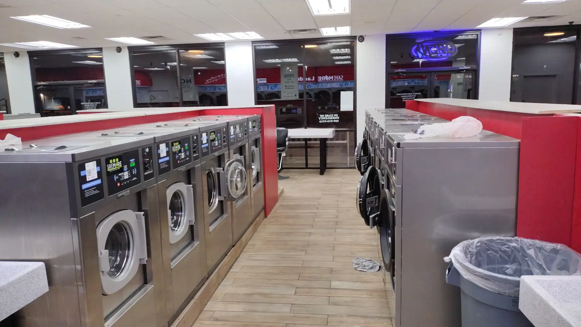 H & H Laundry Mat - Image 8