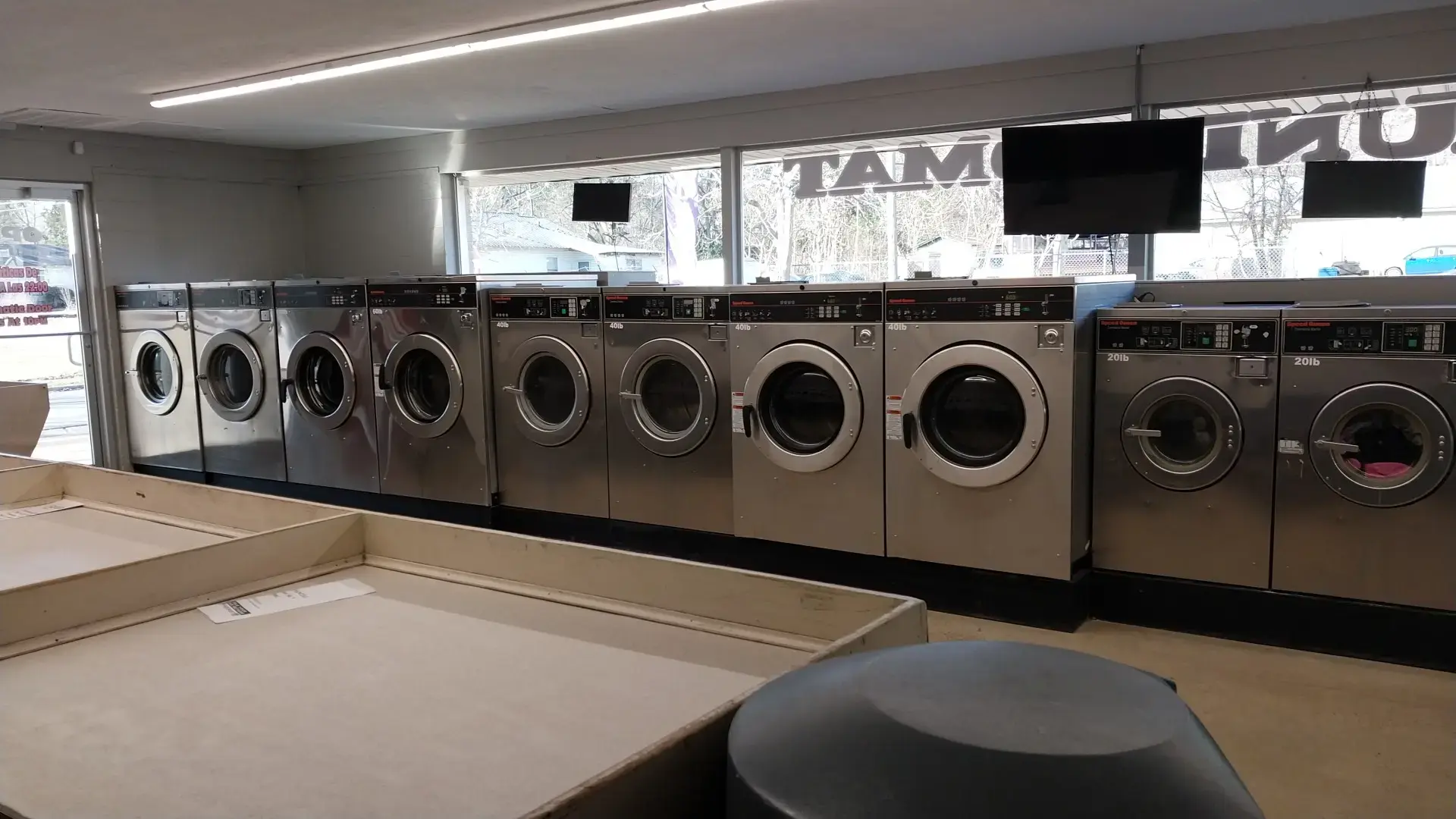 H & H Laundry Mat - Image 10