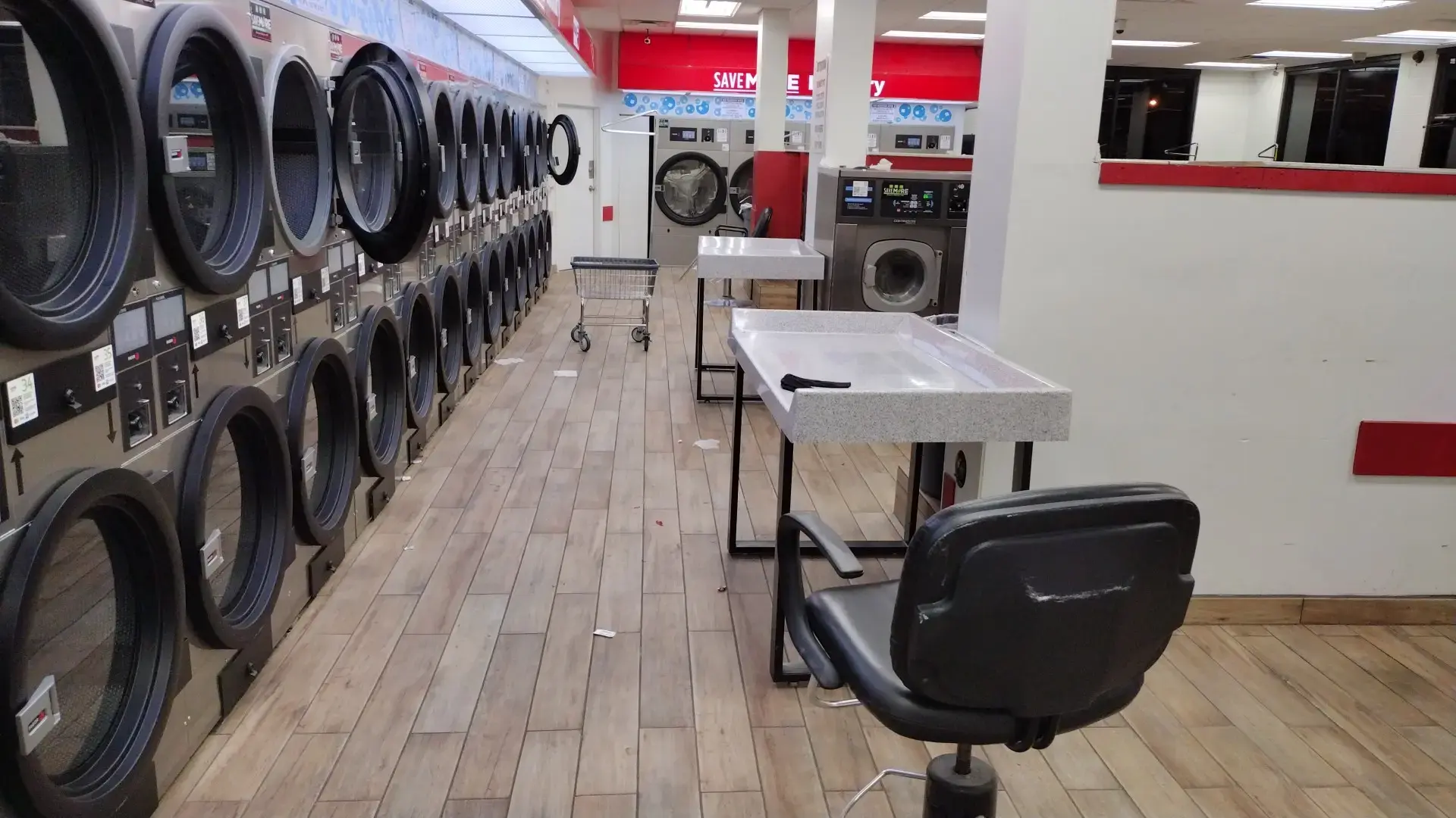 H & H Laundry Mat - Image 3