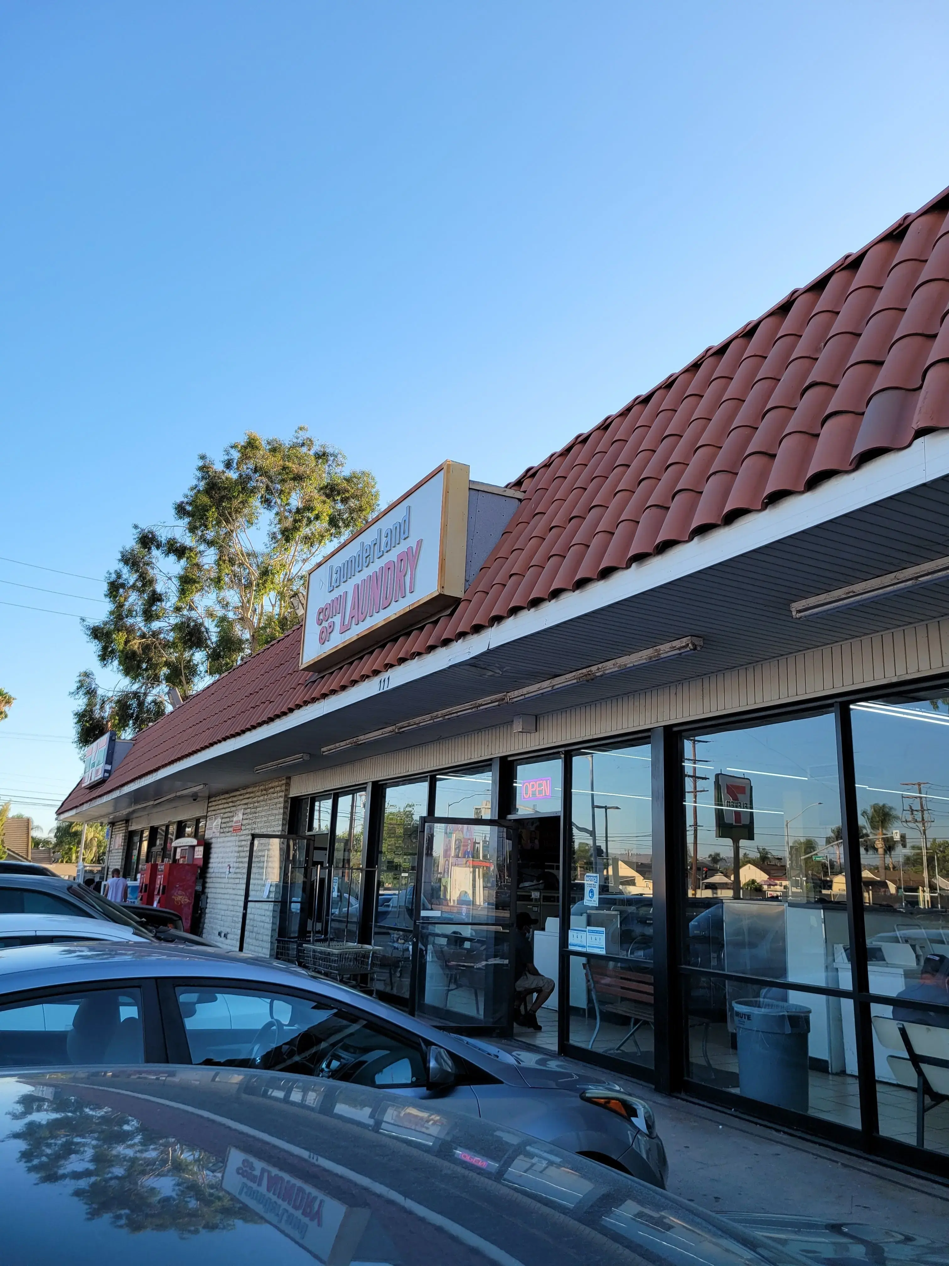 H & Y Coin Laundry - Image 2