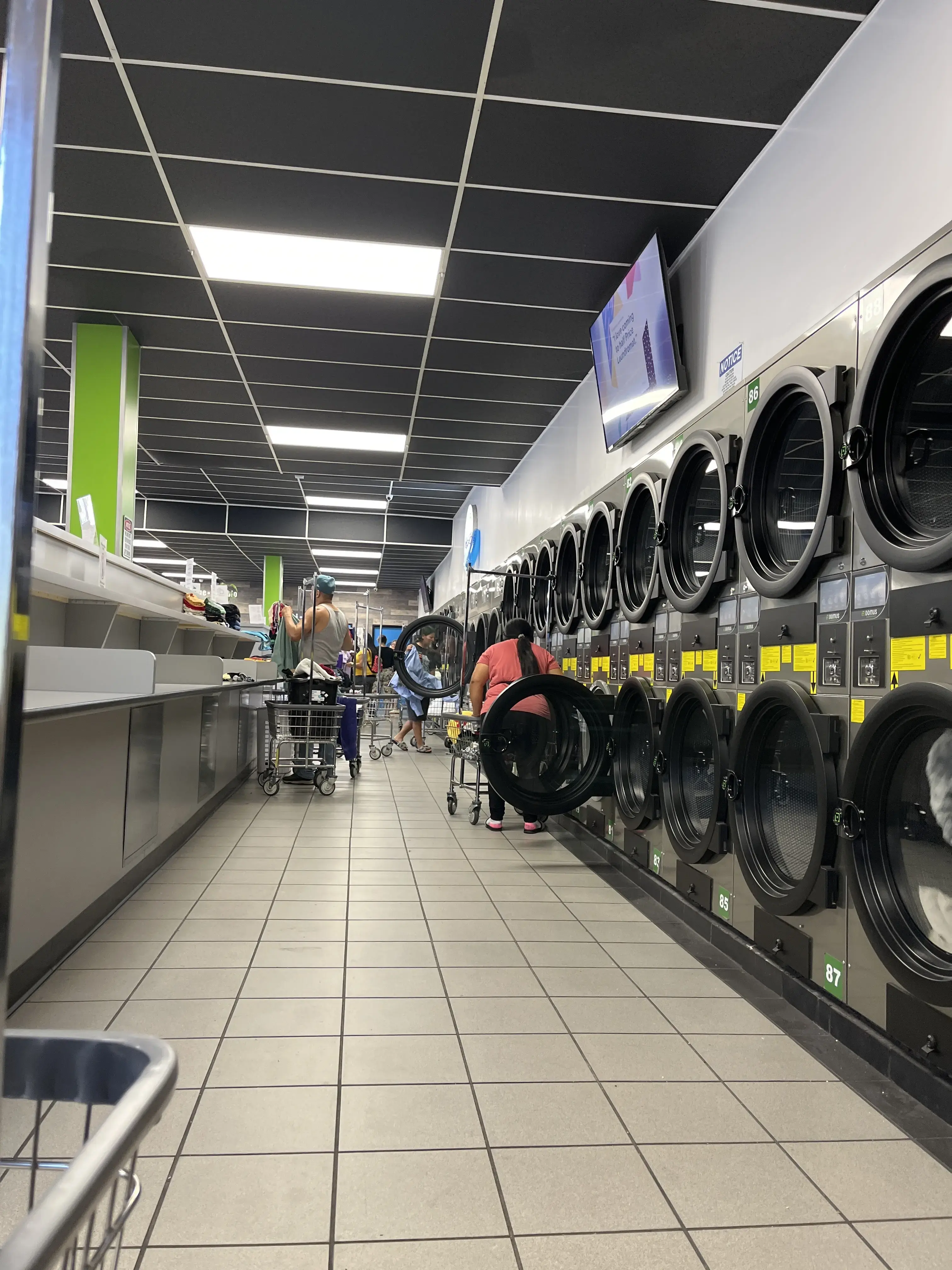 Half Price Laundromat - Image 9