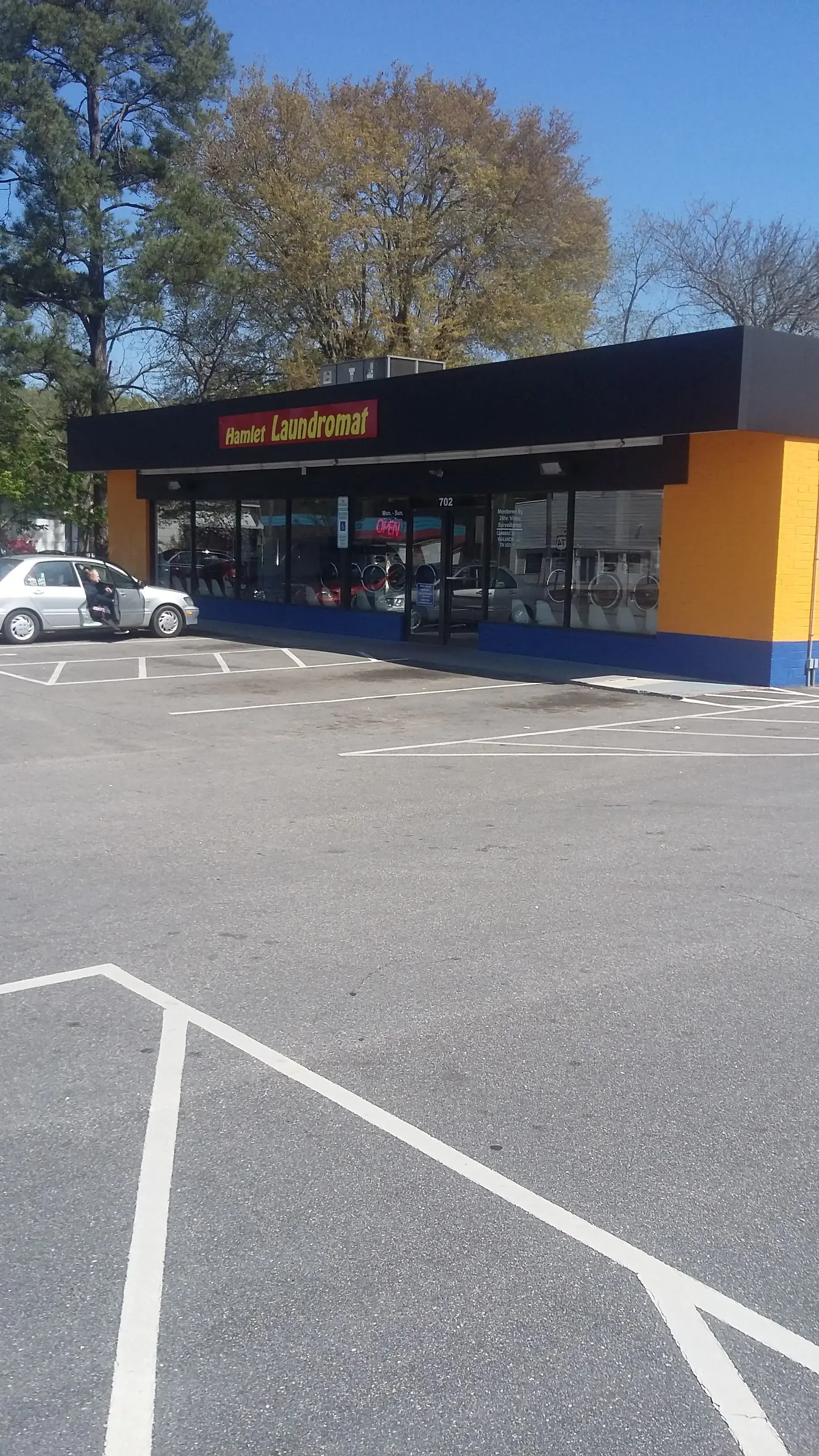 Hamlet Laundromat - Image 19