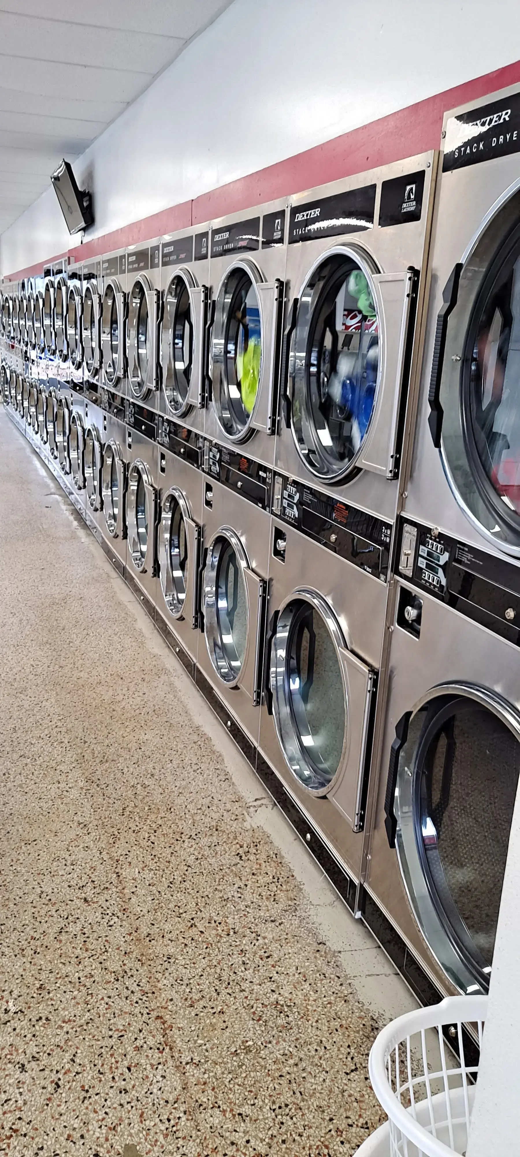 Hamlet Laundromat - Image 20