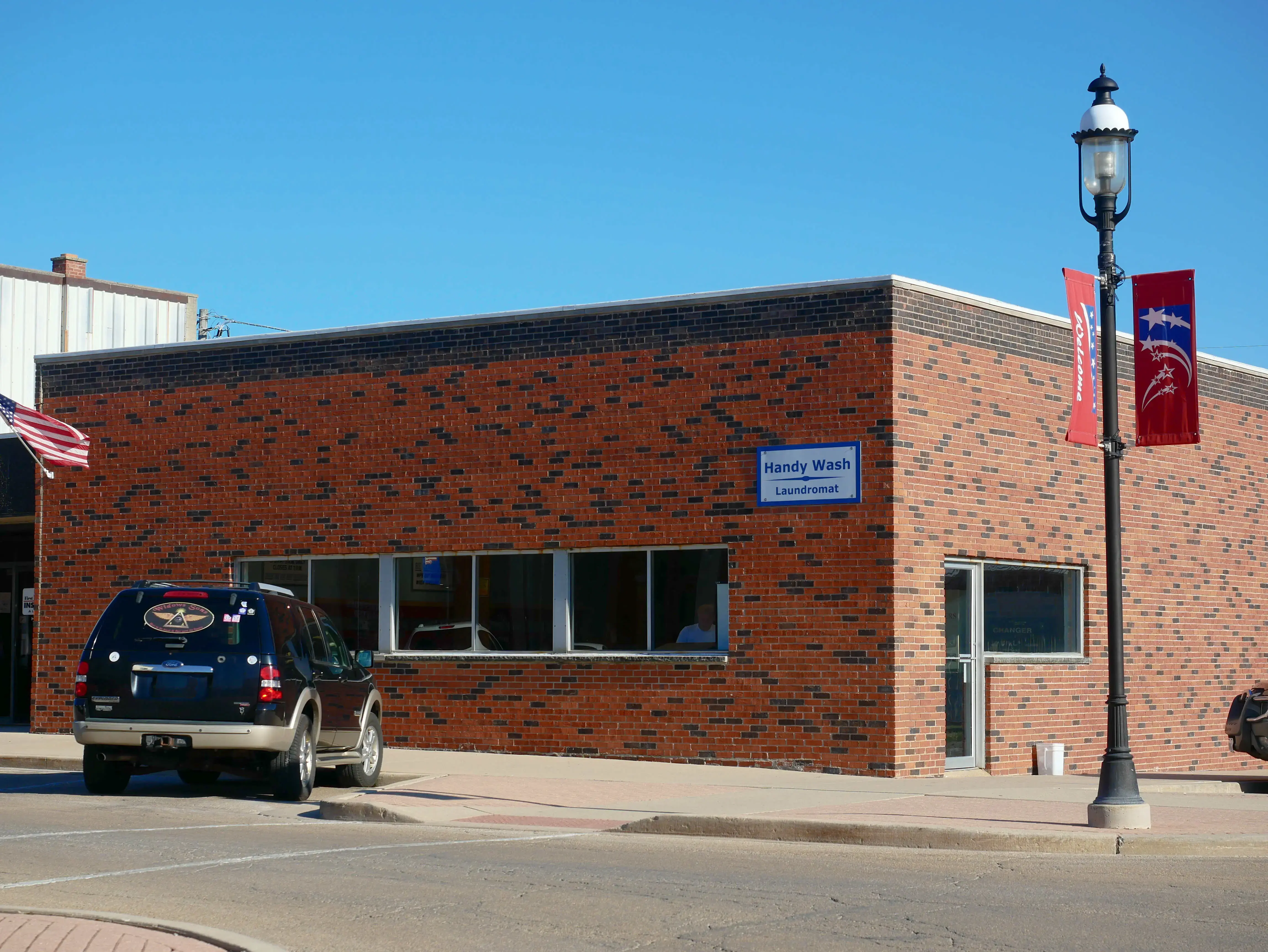 Handy Wash Laundromat Earlville - Image 1