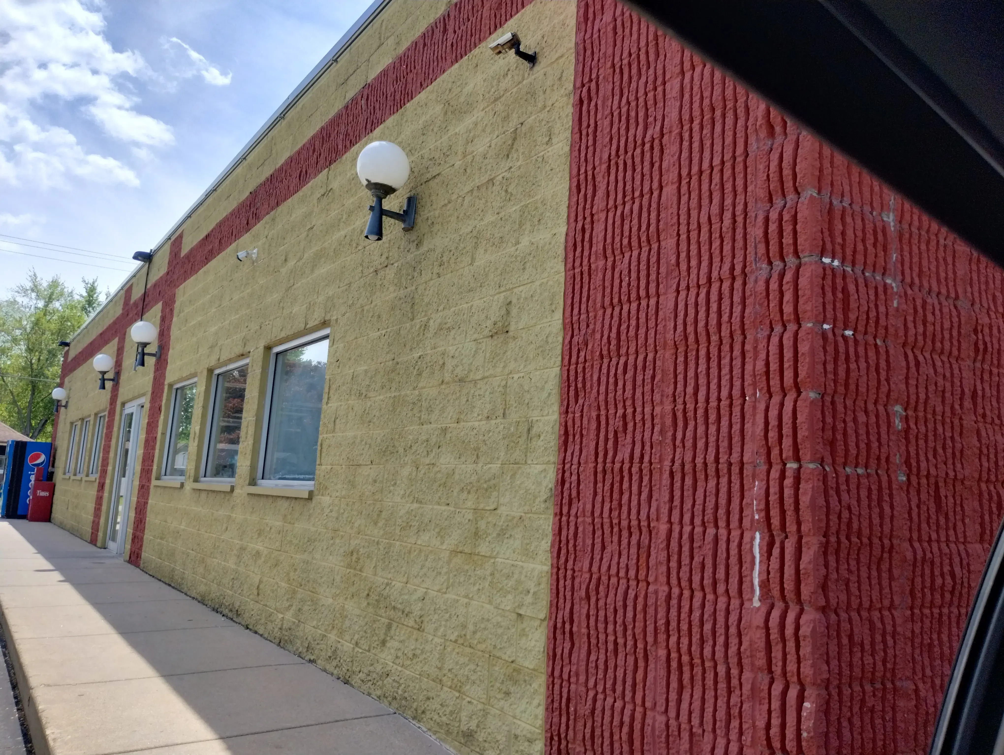 Handy Wash Laundromat thumbnail 5