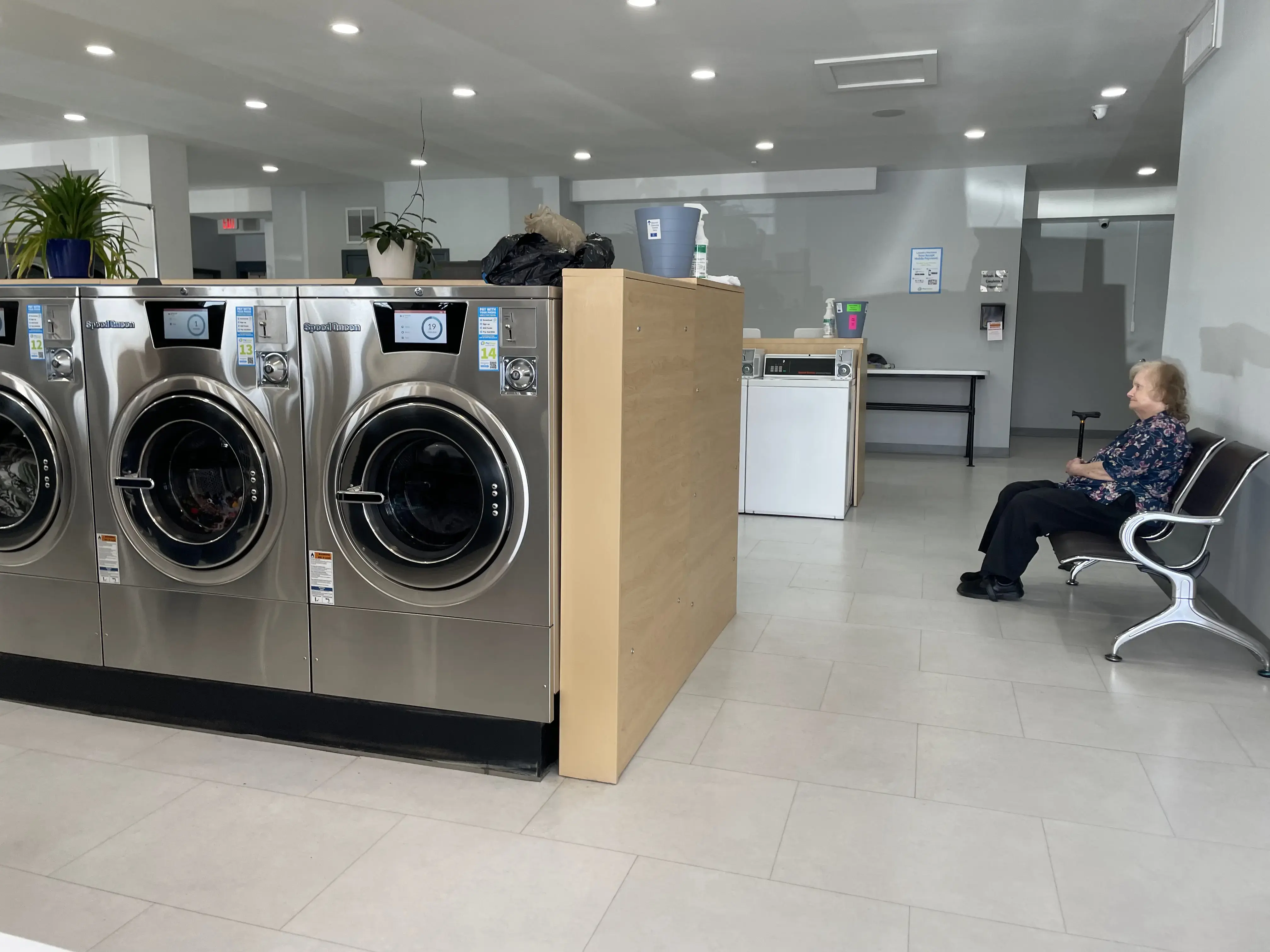 Handy Wash Laundromat - Image 16