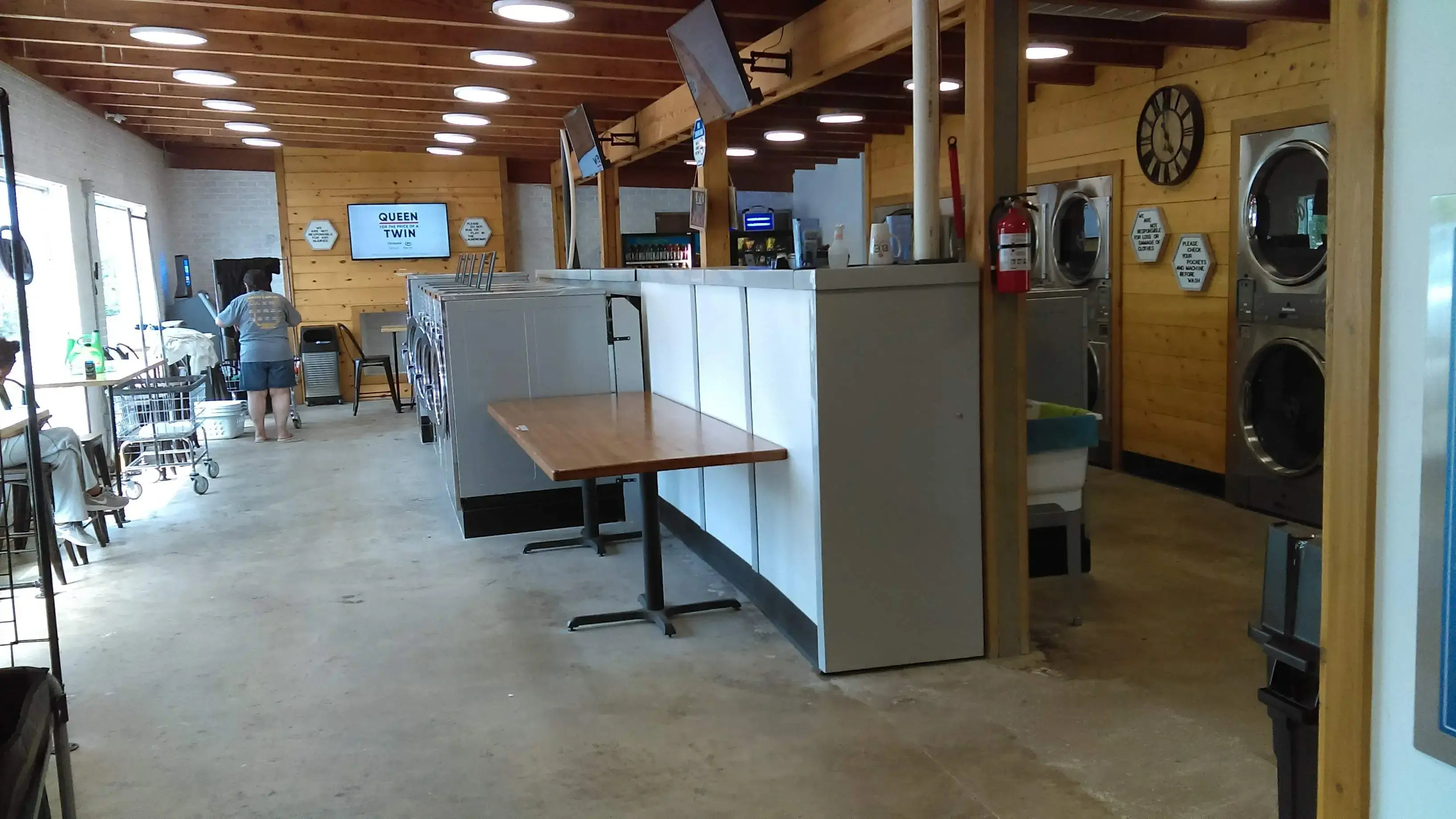 Hang N’ Dry Laundromat thumbnail 10