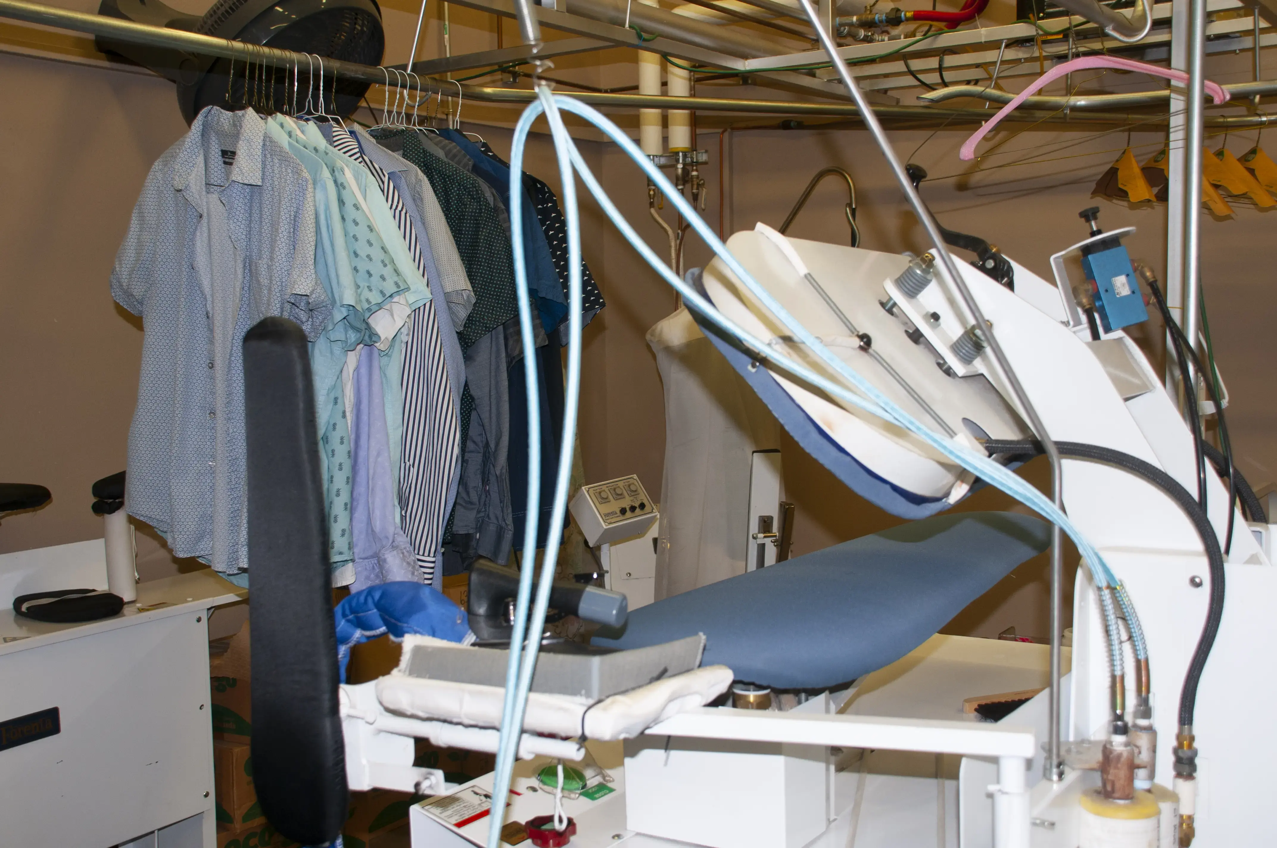 Hangers Cleaners - Image 17