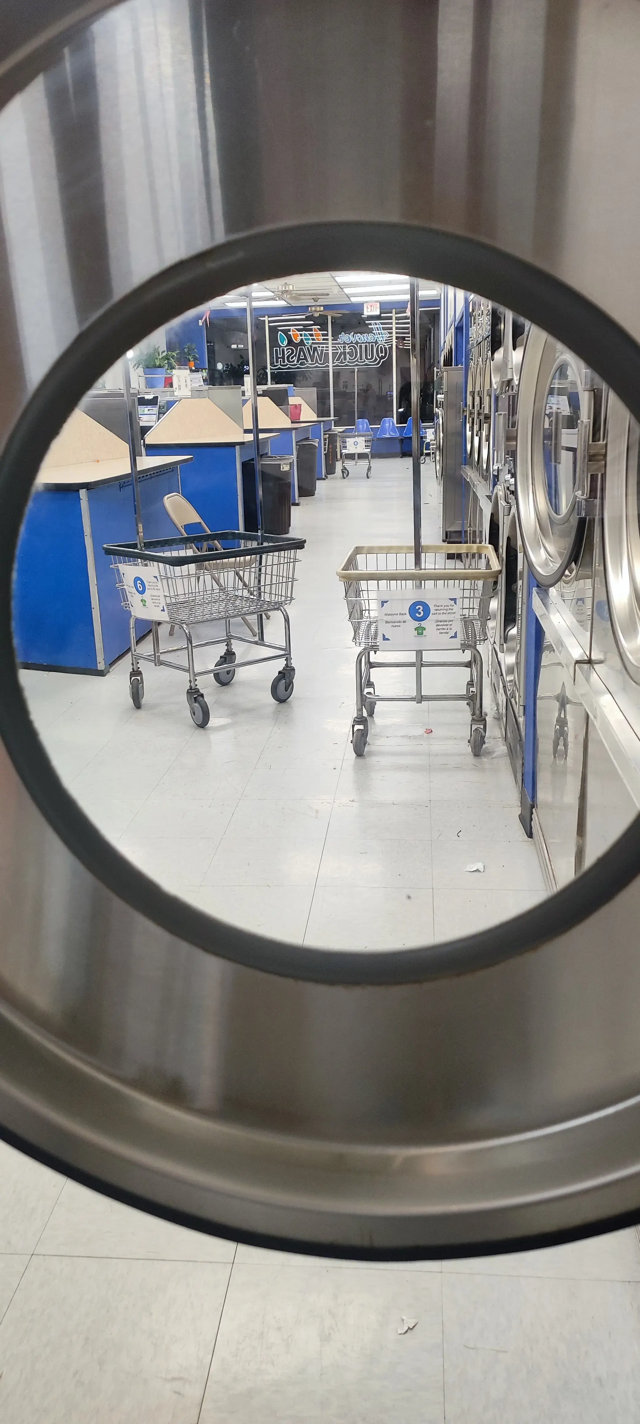 Hanover Quick Wash Laundromat / Lavandería - Image 14