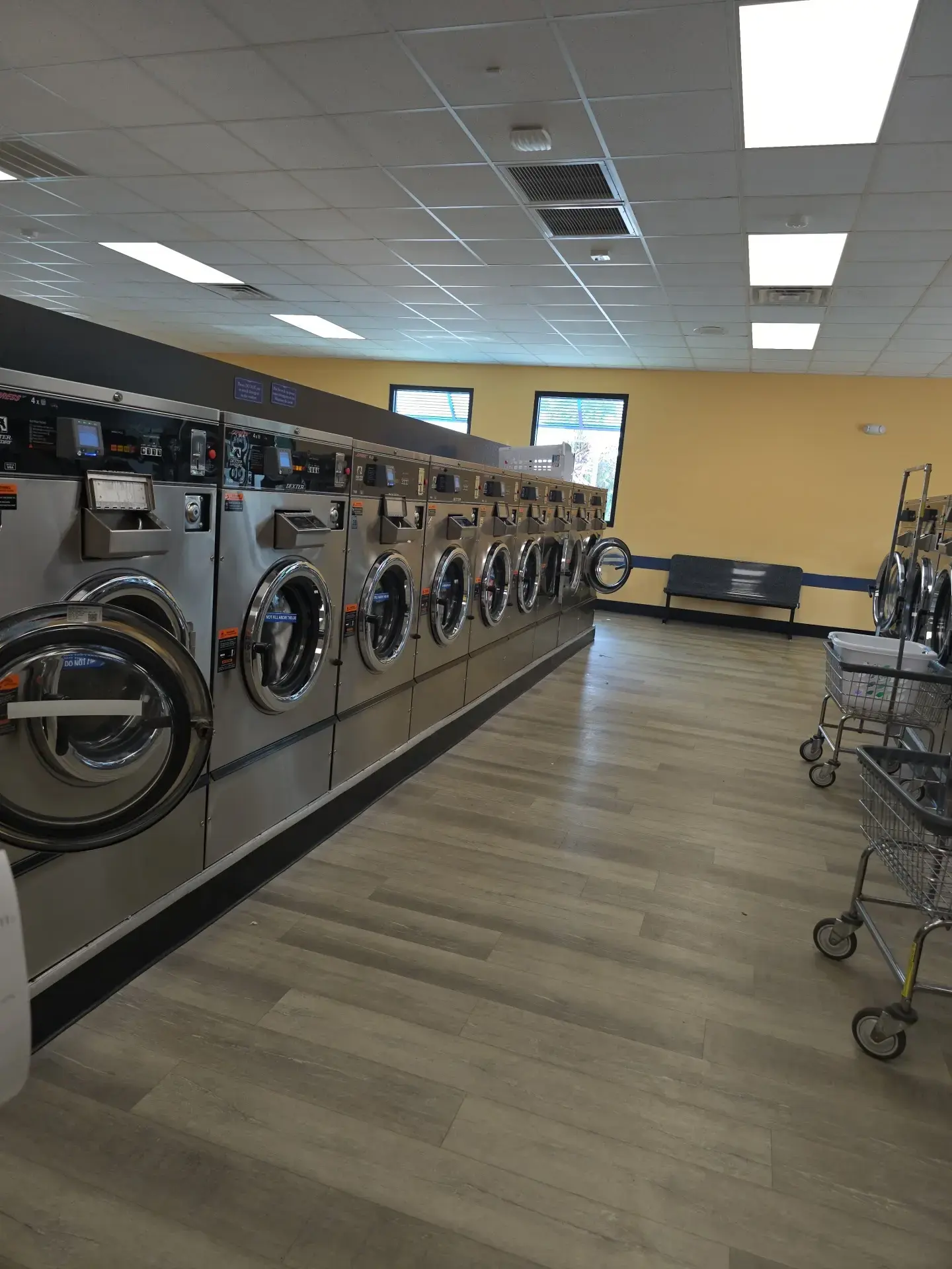 Happy Bubbles Laundromat thumbnail 3