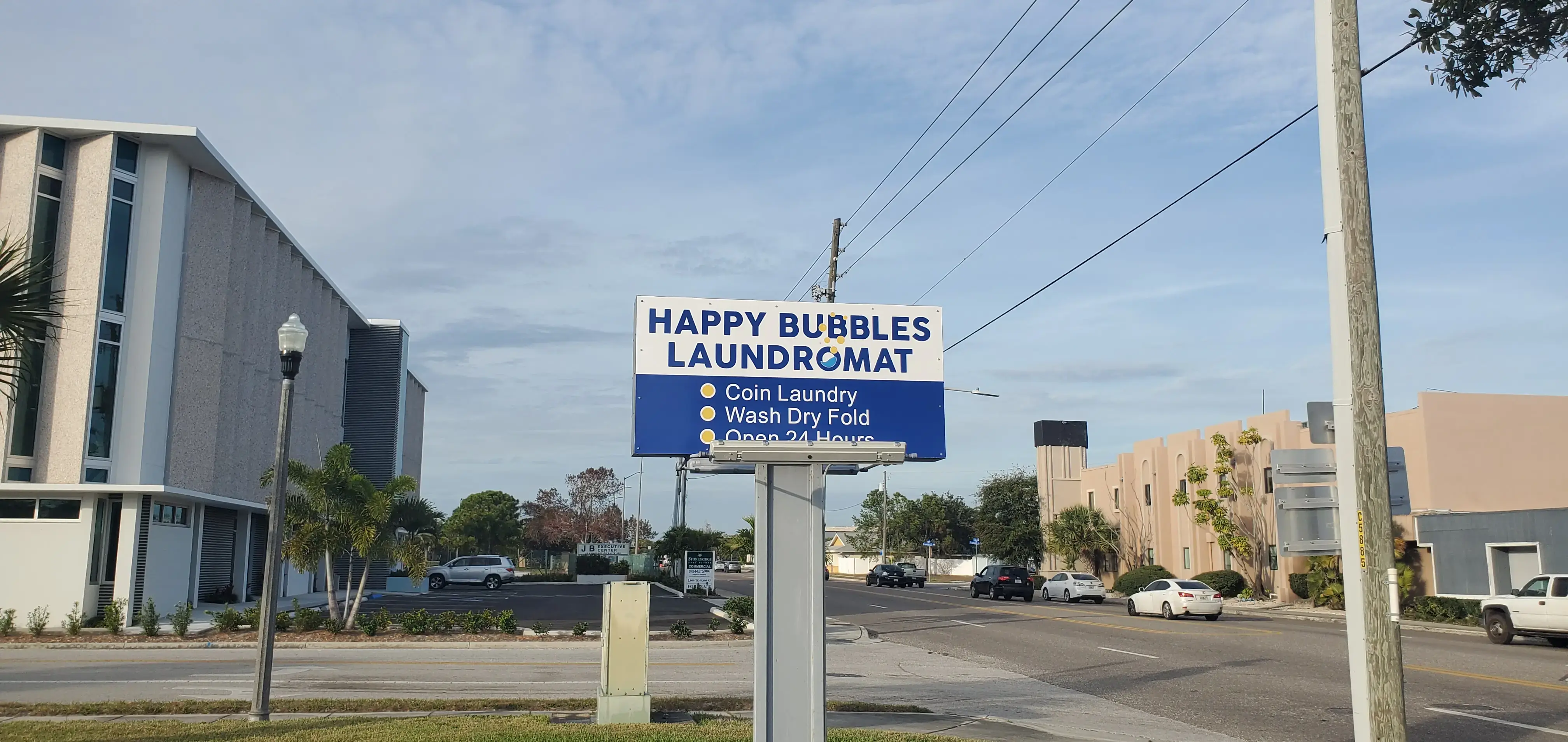 Happy Bubbles Laundromat - Image 15