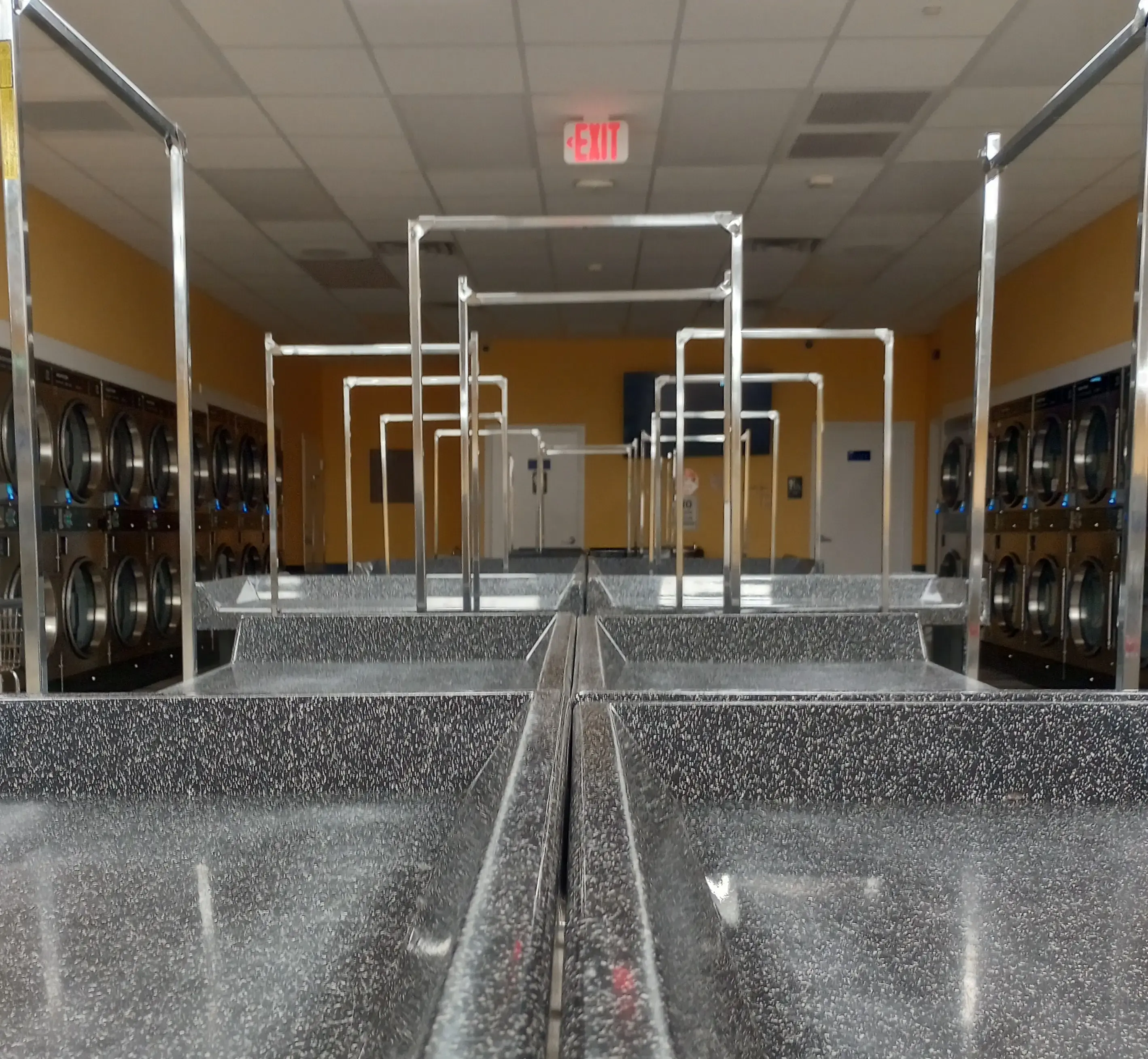 Happy Bubbles Laundromat - Image 16