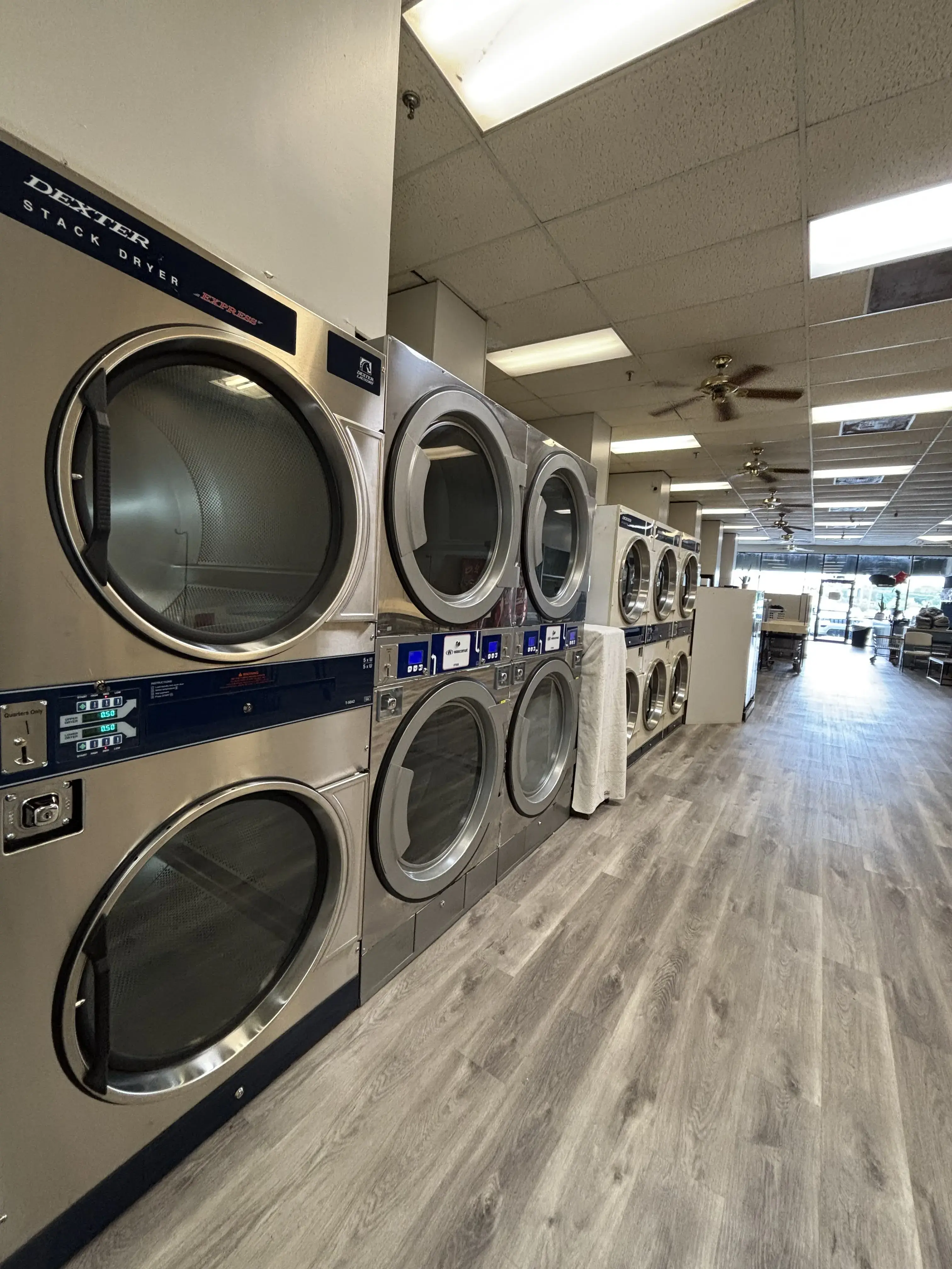 Happy Bubbles Laundromat - Image 1