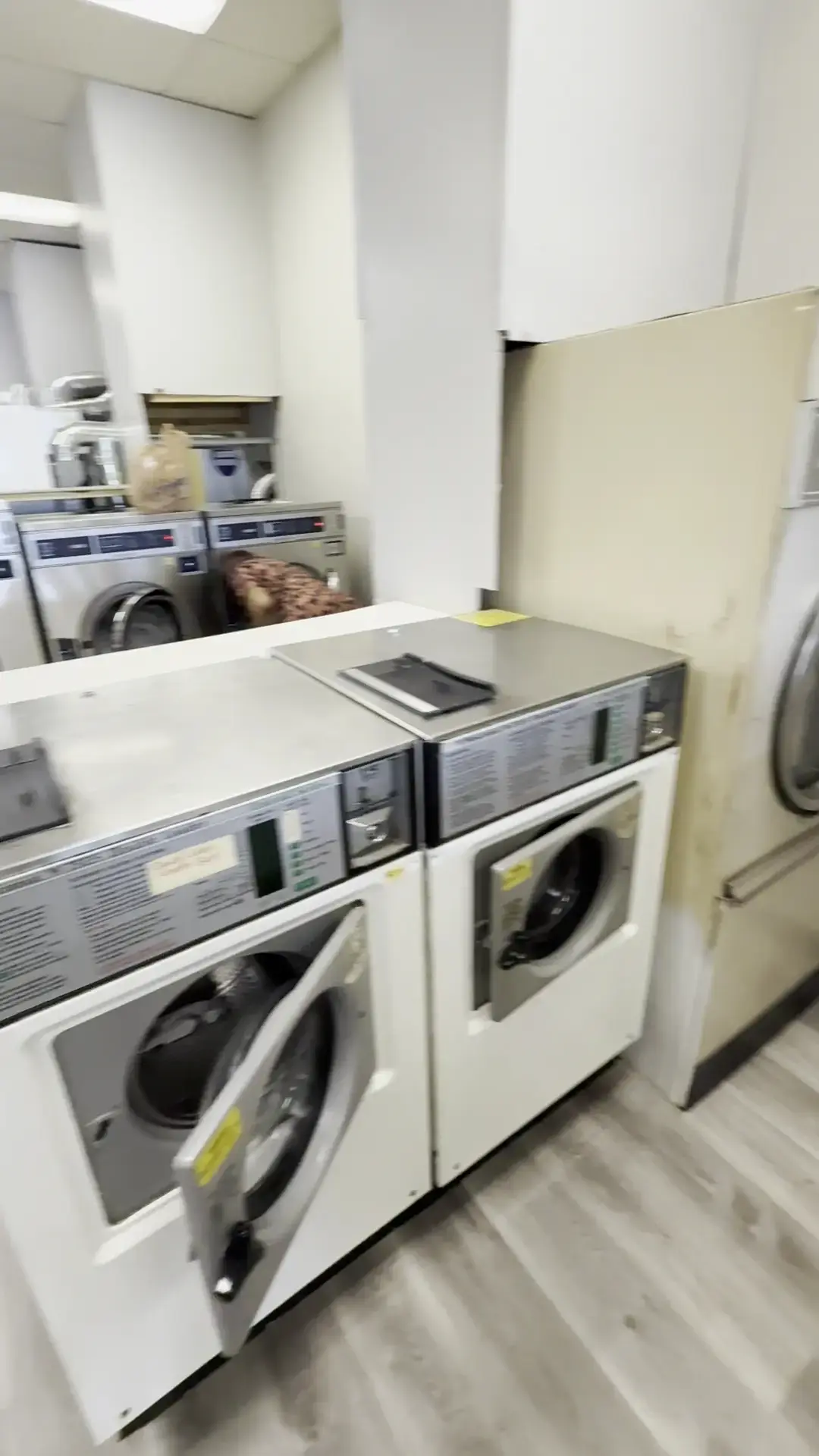 Happy Bubbles Laundromat thumbnail 12