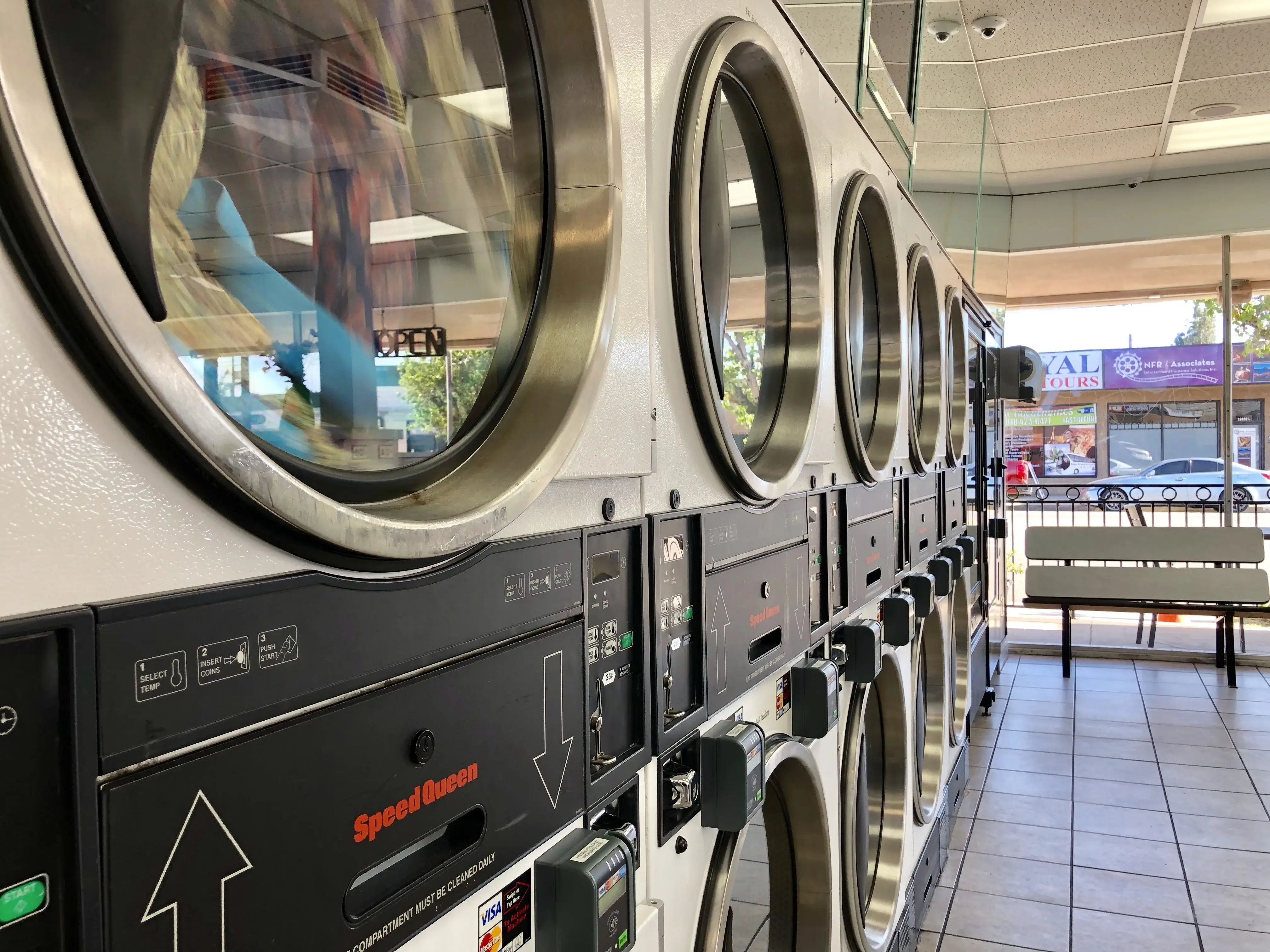 Happy Bubbles Laundry thumbnail 5