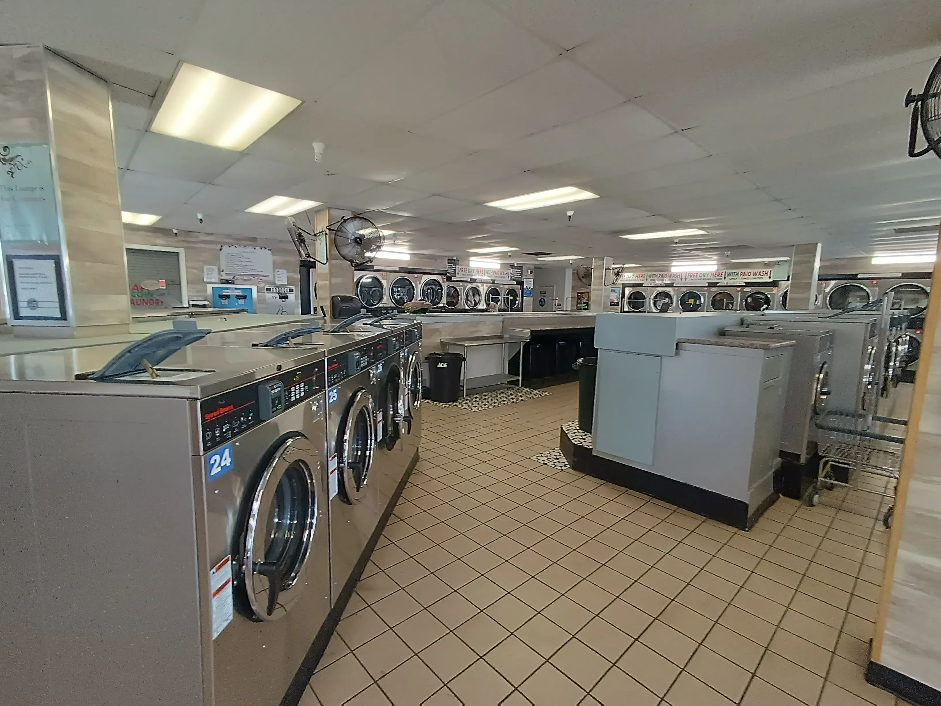 Happy Coin Laundry thumbnail 4