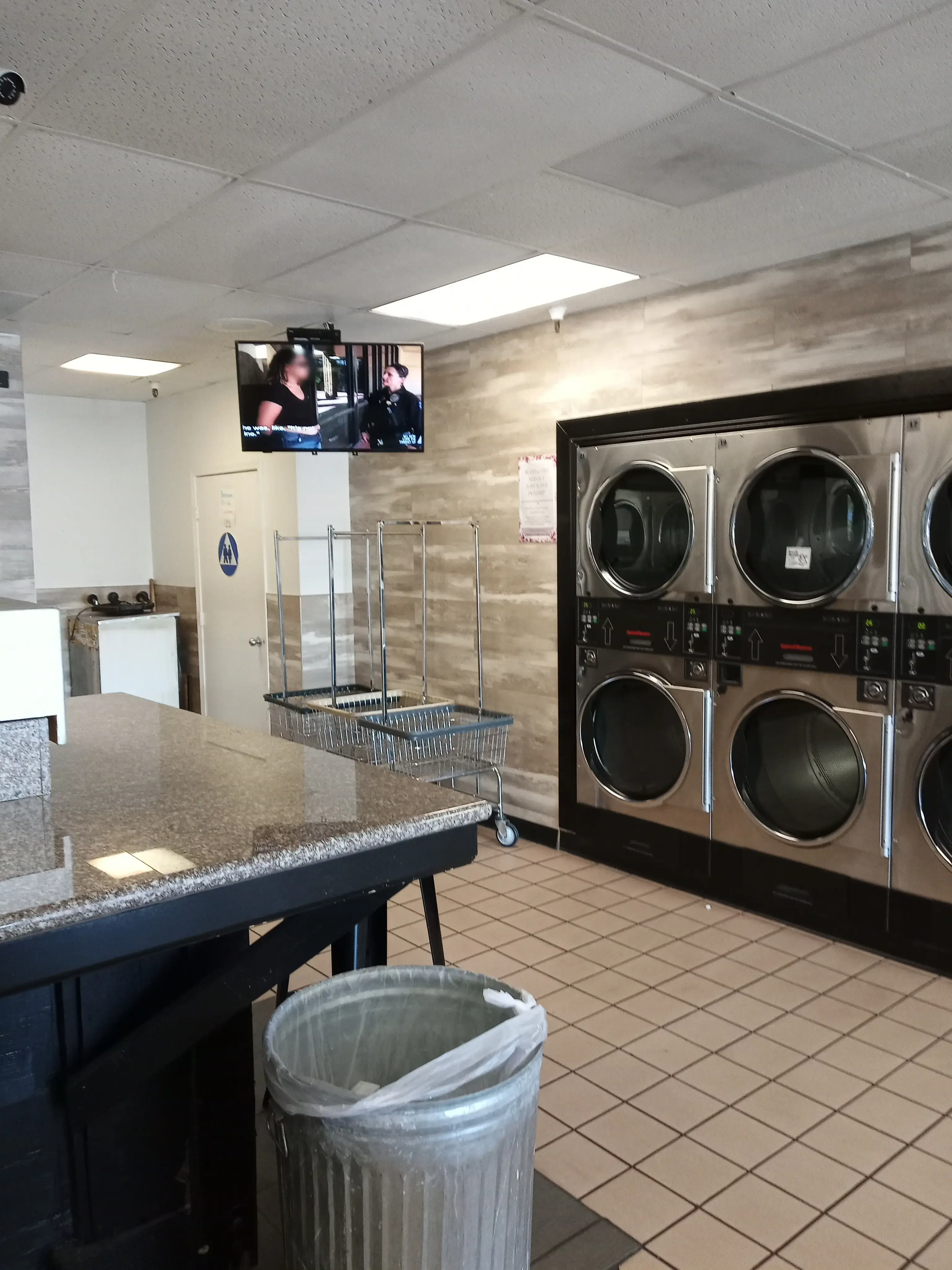 Happy Coin Laundry thumbnail 10