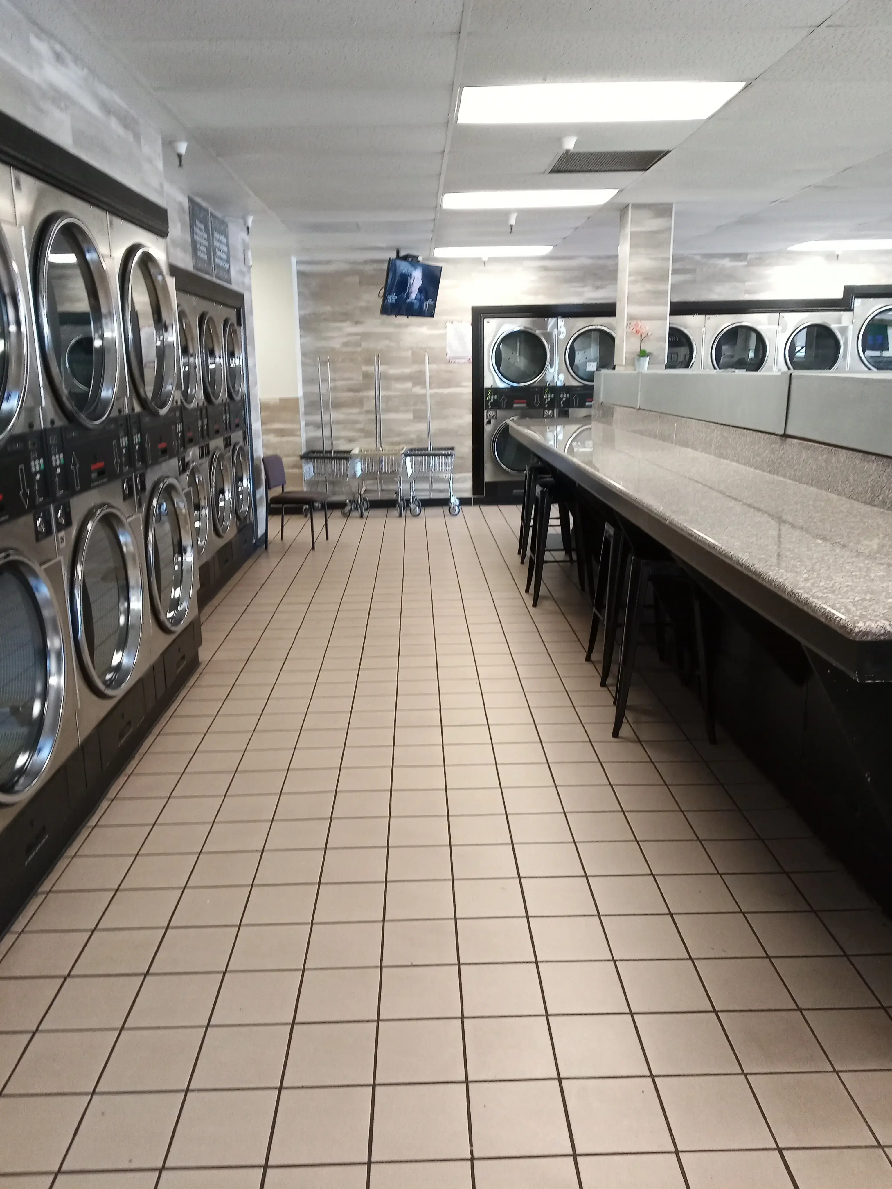 Happy Coin Laundry thumbnail 6