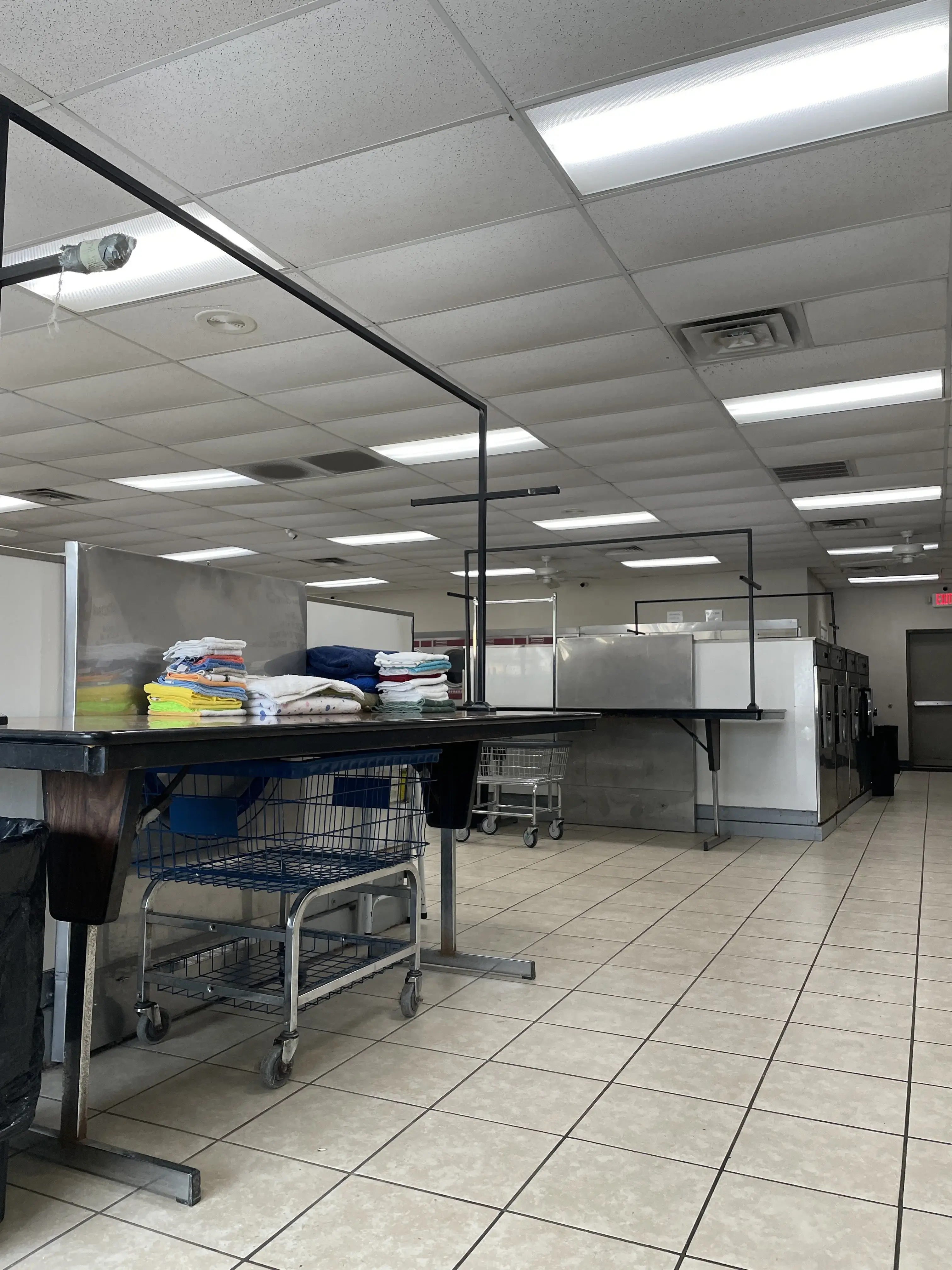 Happy Coin Laundry thumbnail 3