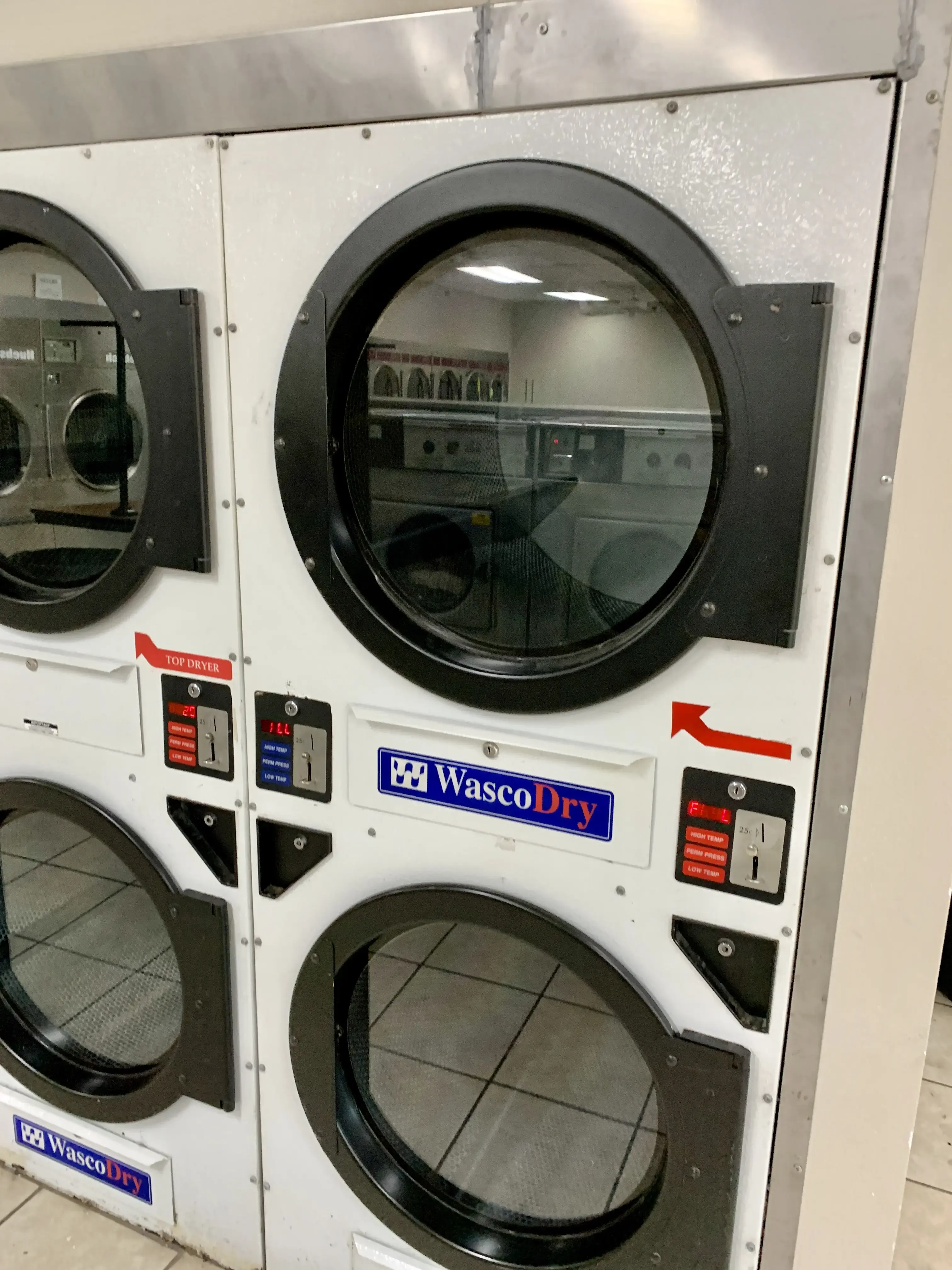 Happy Coin Laundry thumbnail 5